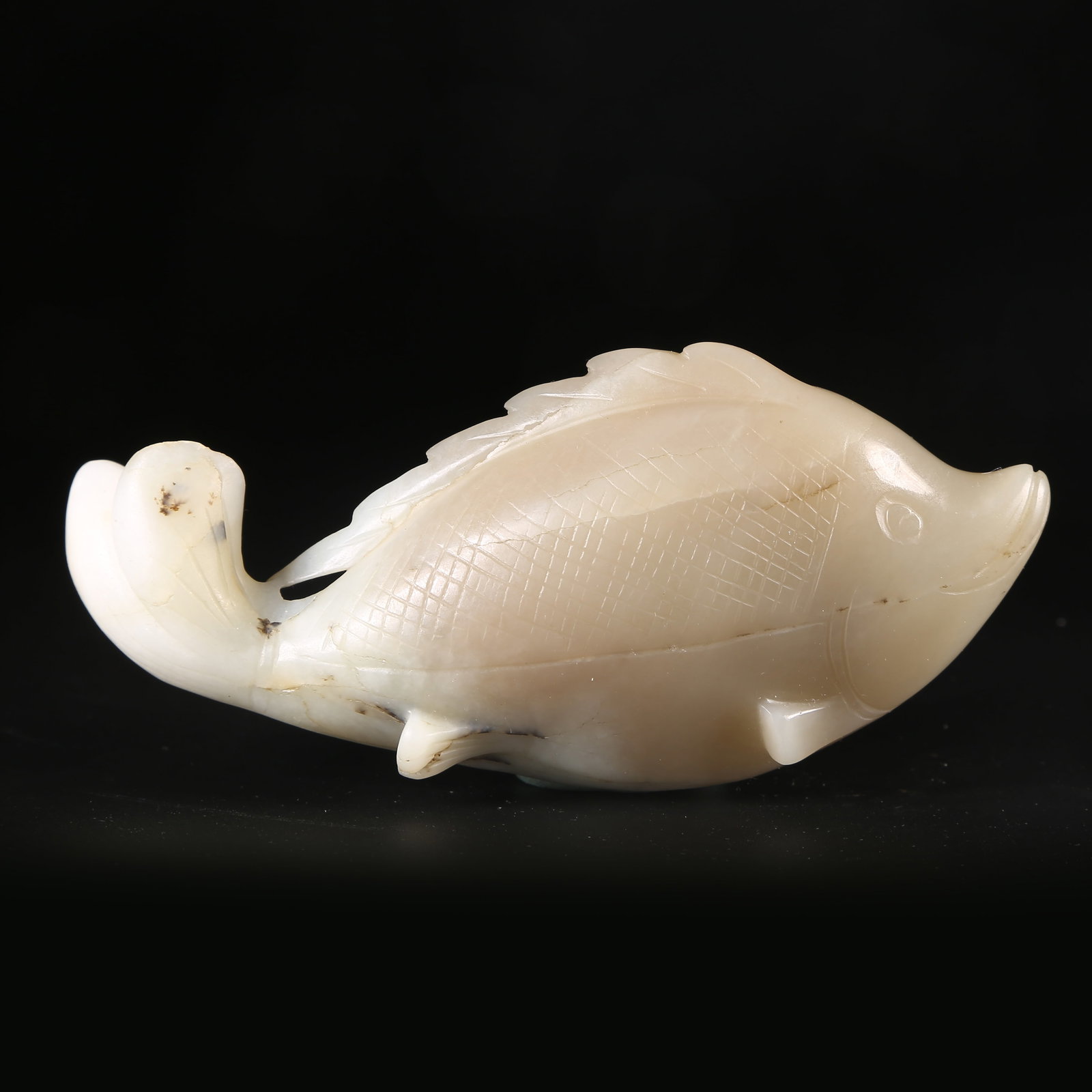 A HETIAN JADE FISH HANDHELD ORNAMENT: Hetian Jade Fish Handheld Ornament