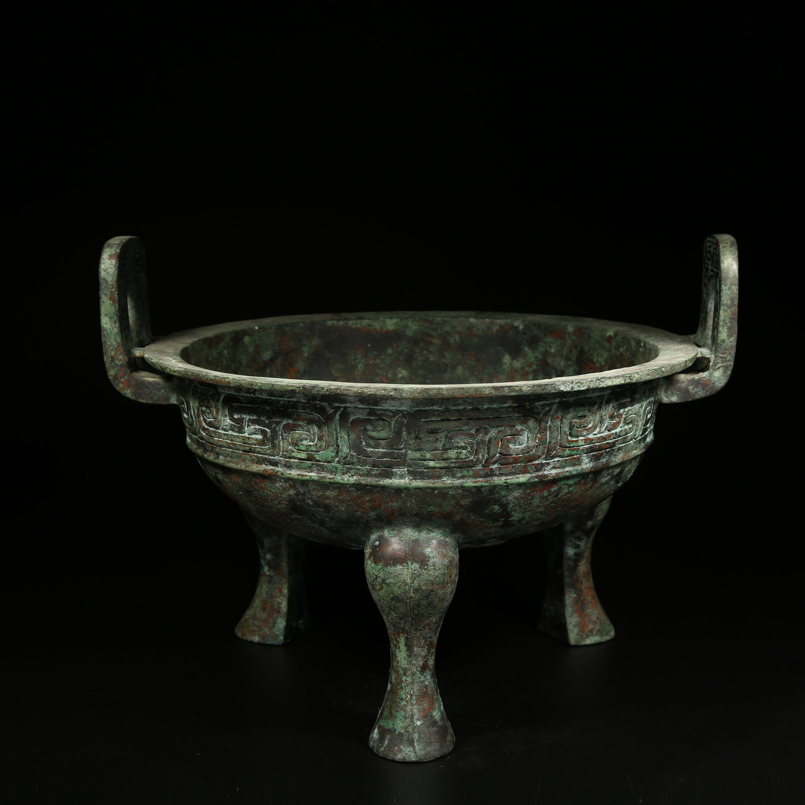 A BRONZE DING VESSEL (1 of 8)