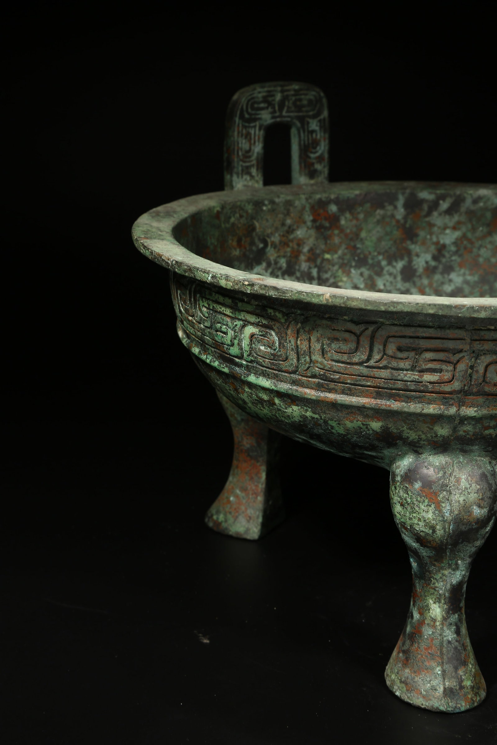 A BRONZE DING VESSEL - 6