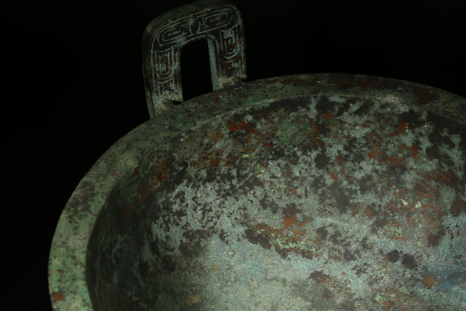 A BRONZE DING VESSEL - 7