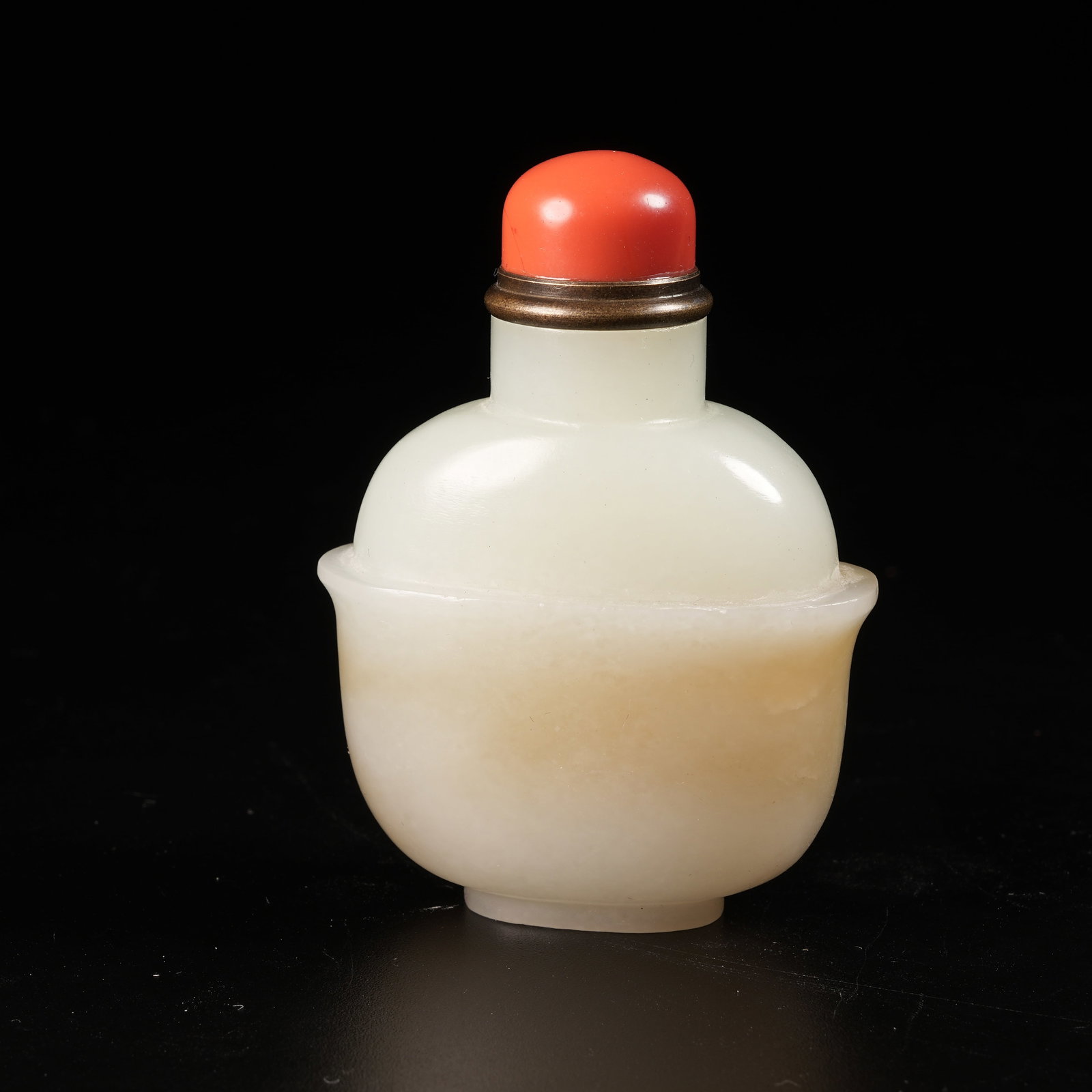 A HETIAN JADE SNUFF BOTTLE (1 of 9)