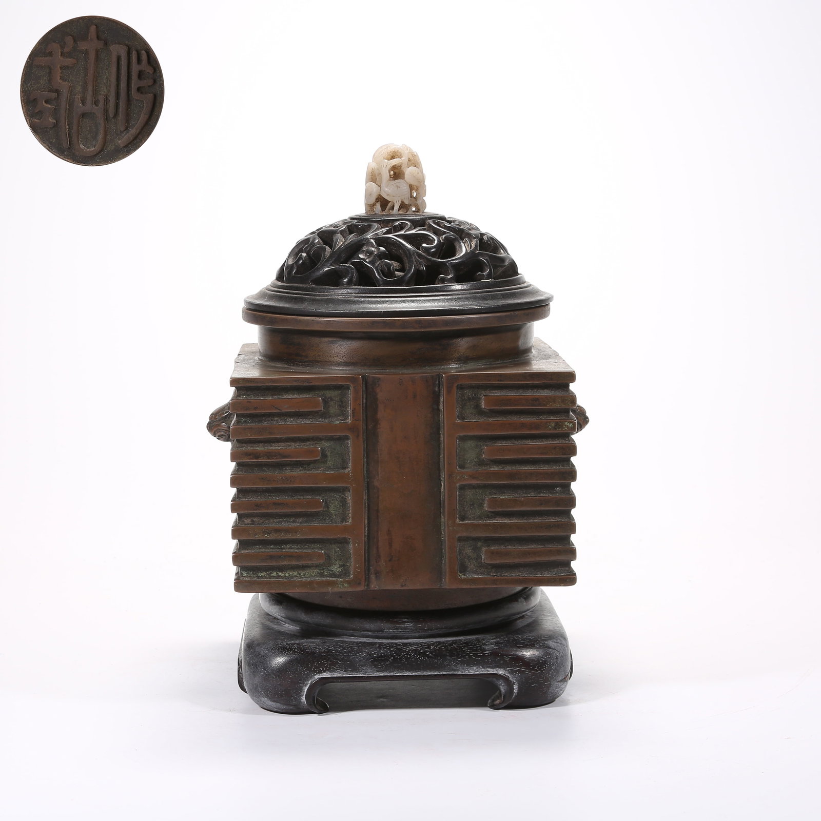 A BRONZE CONG-SHAPED CENSER WITH LION HANDLES (1 of 9)