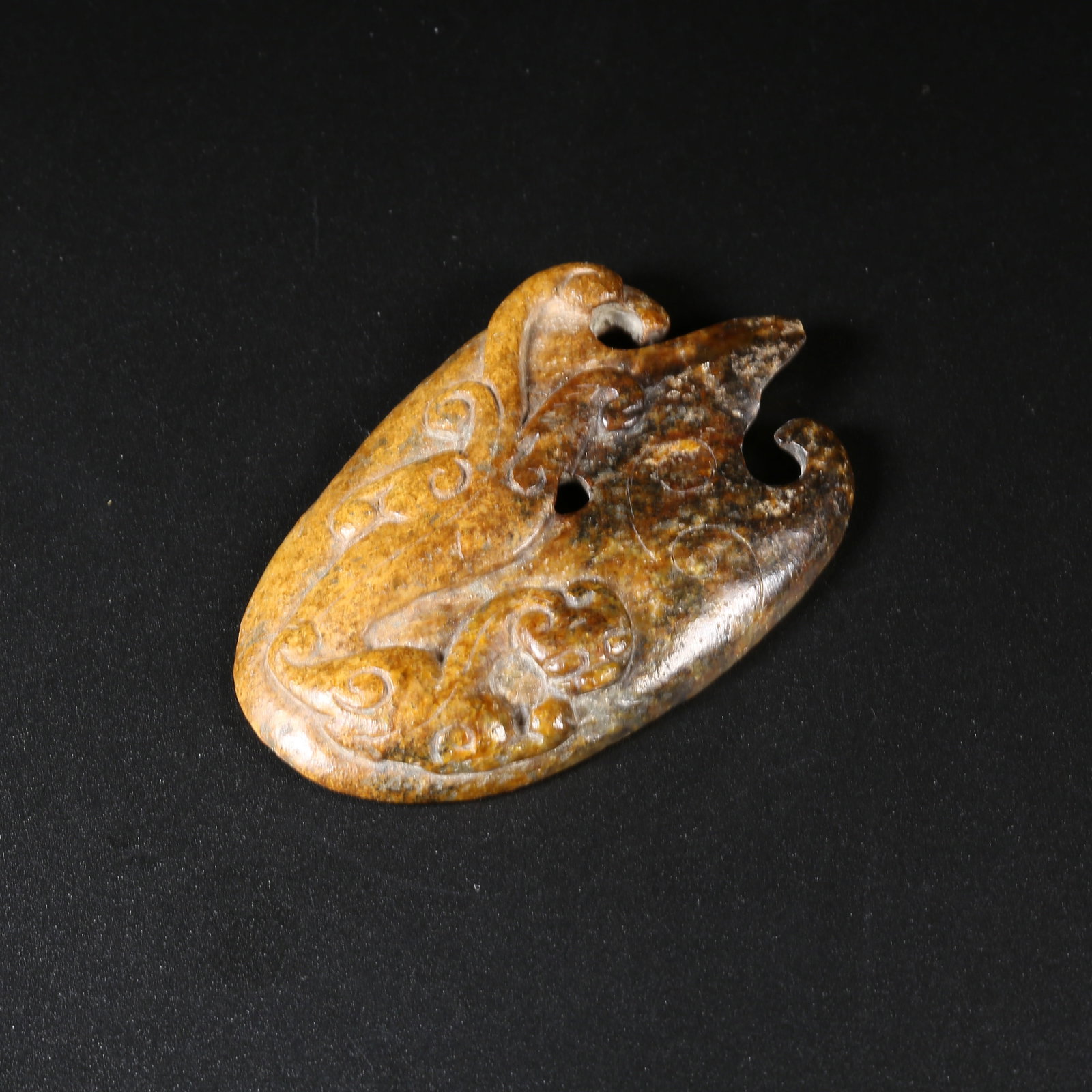 A HIGH-ANTIQUITY JADE CHICKEN-HEART-SHAPED PENDANT WITH CHI-DRAGON MOTIFS: High-Antiquity Jade Chicken-Heart-Shaped Pendant with Chi-Dragon Motifs