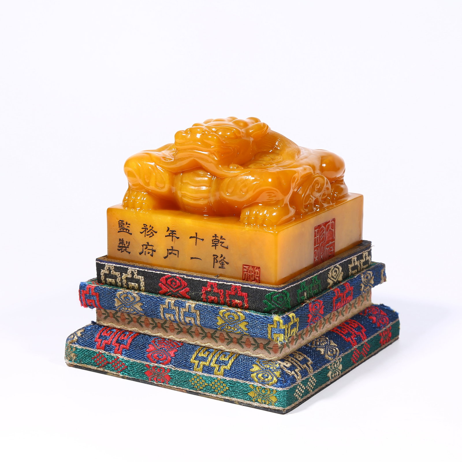A SHOUSHAN TIANHUANG STONE SEAL WITH DRAGON KNOB: Shoushan Tianhuang stone seal with dragon knob