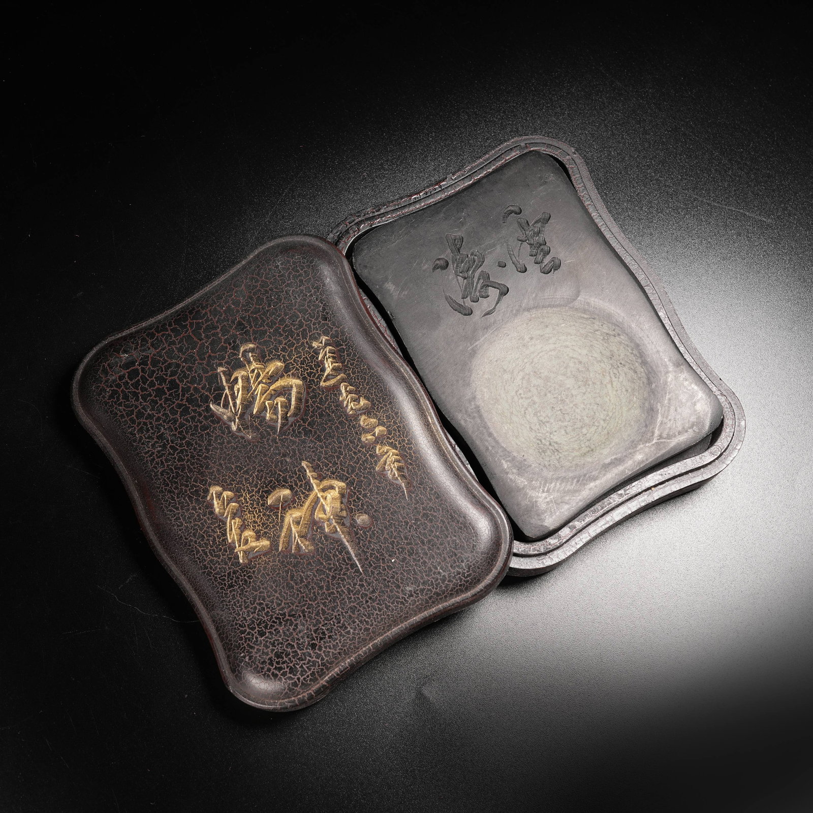A RHINOCEROS-HIDE LACQUER INKSTONE BOX (WITH INKSTONE) (1 of 9)