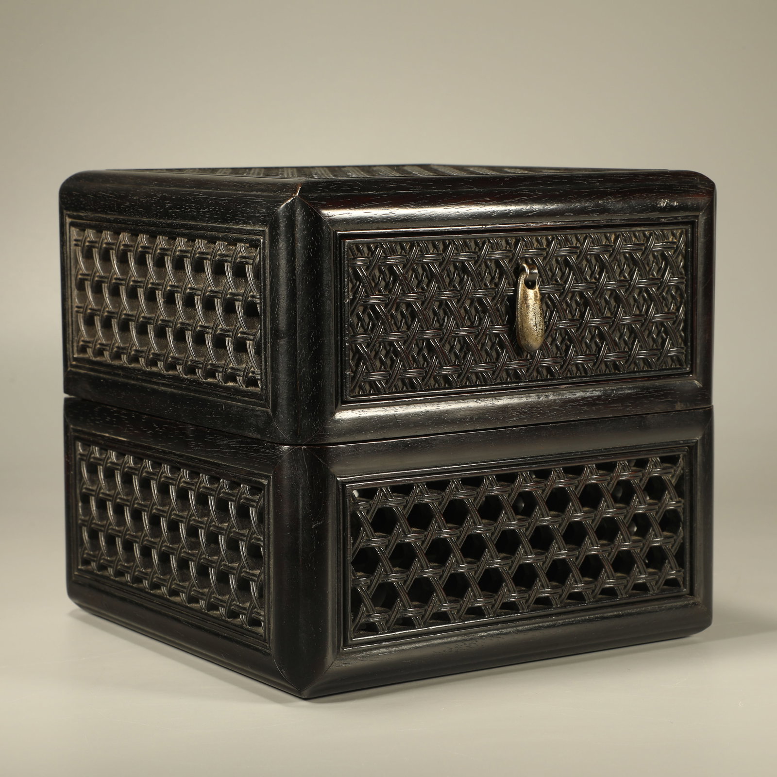 A RED SANDALWOOD OPENWORK STORAGE BOX WITH WOVEN BAMBOO PATTERN (1 of 7)