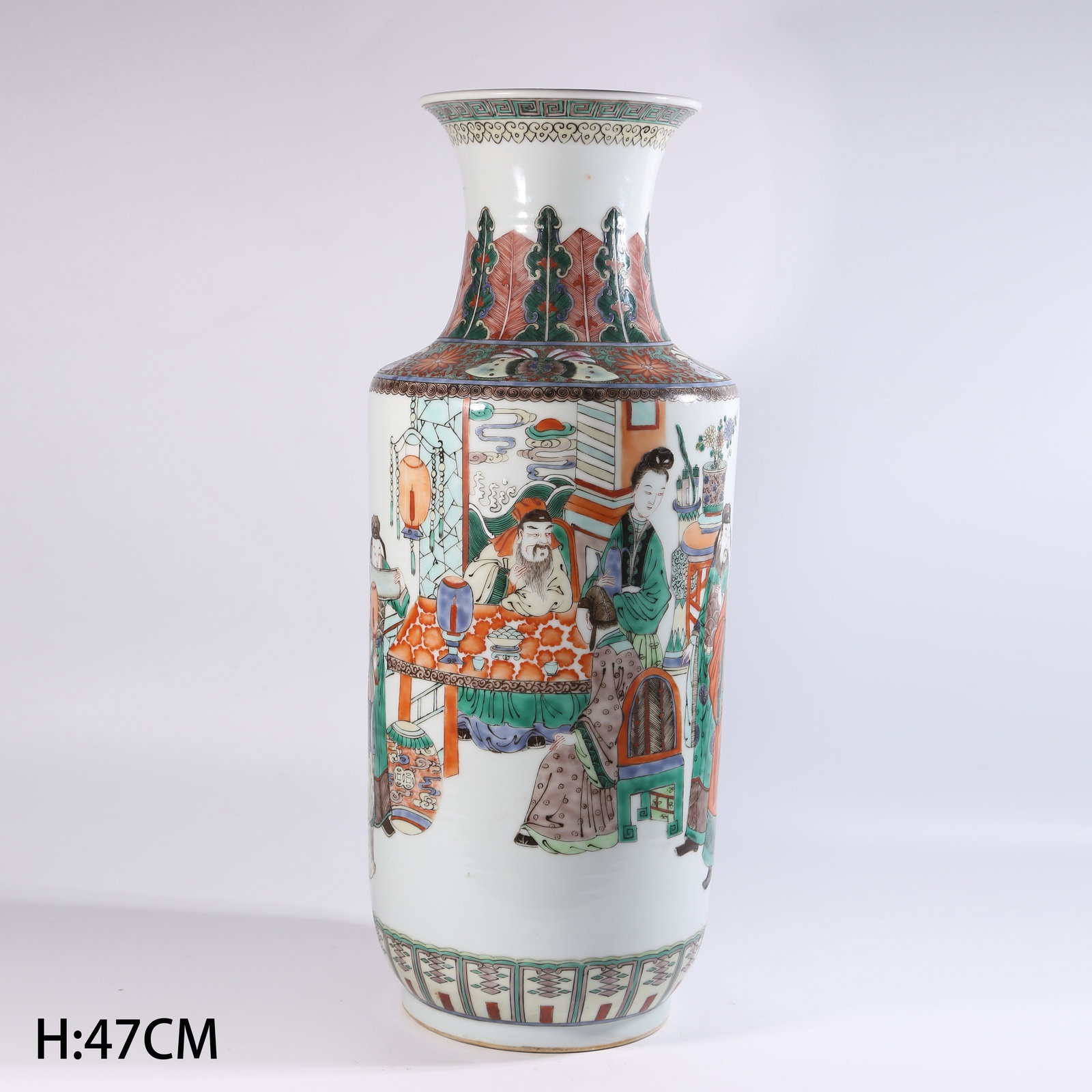 A WUCAI CLUB-SHAPED VASE WITH FIGURE AND NARRATIVE PATTERN: Wucai Club-Shaped Vase with Figure and Narrative Pattern