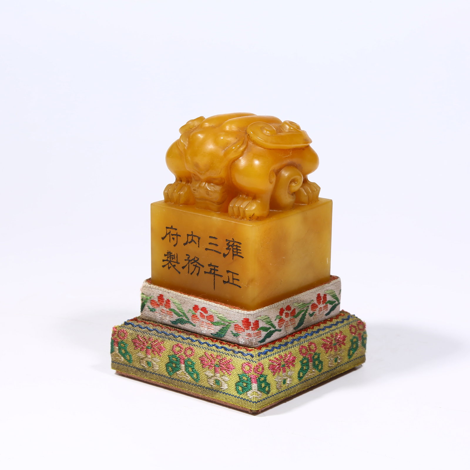 A SHOUSHAN TIANHUANG STONE SEAL WITH BEAST KNOB: Shoushan Tianhuang stone seal with beast knob