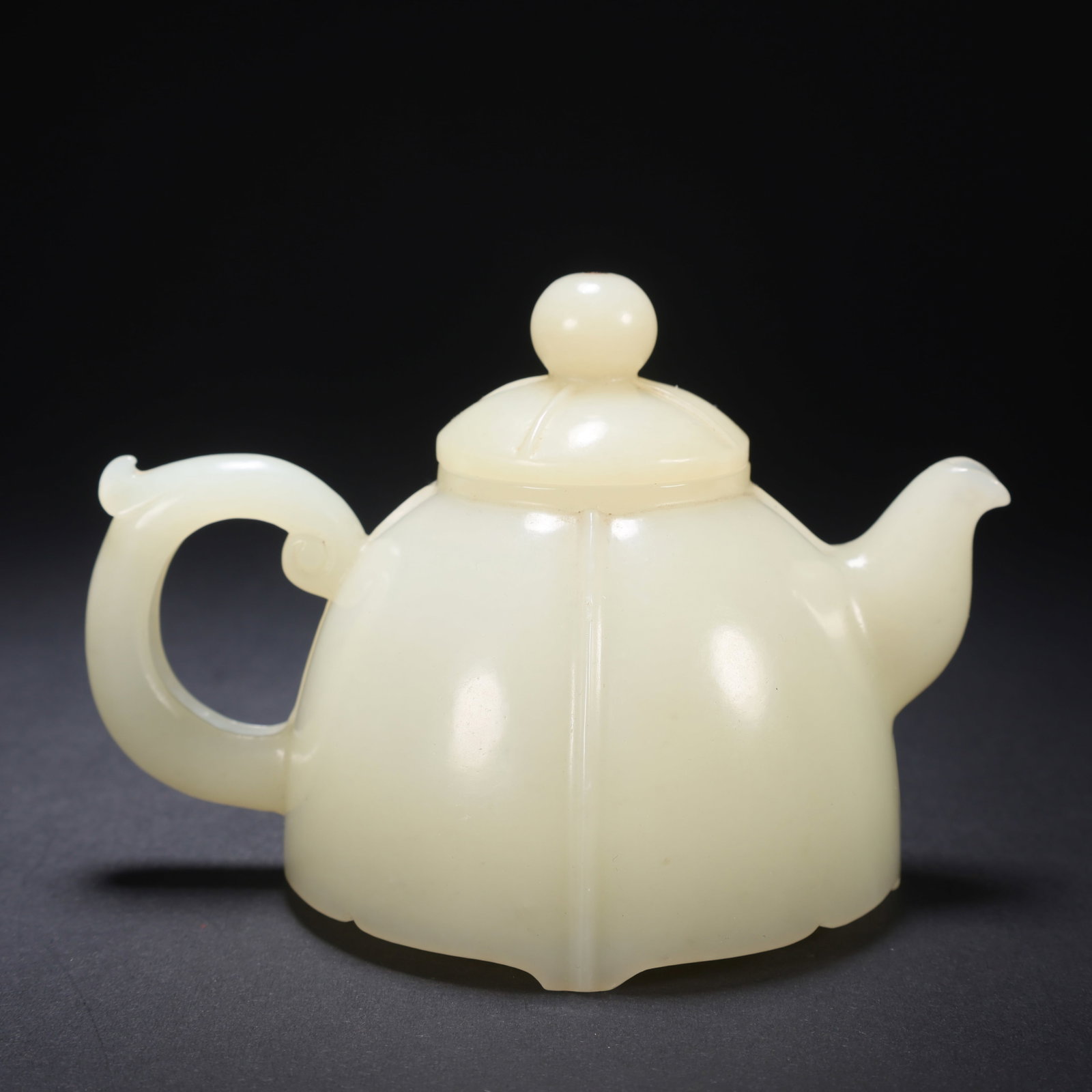 A HETIAN JADE WINE POT (1 of 9)