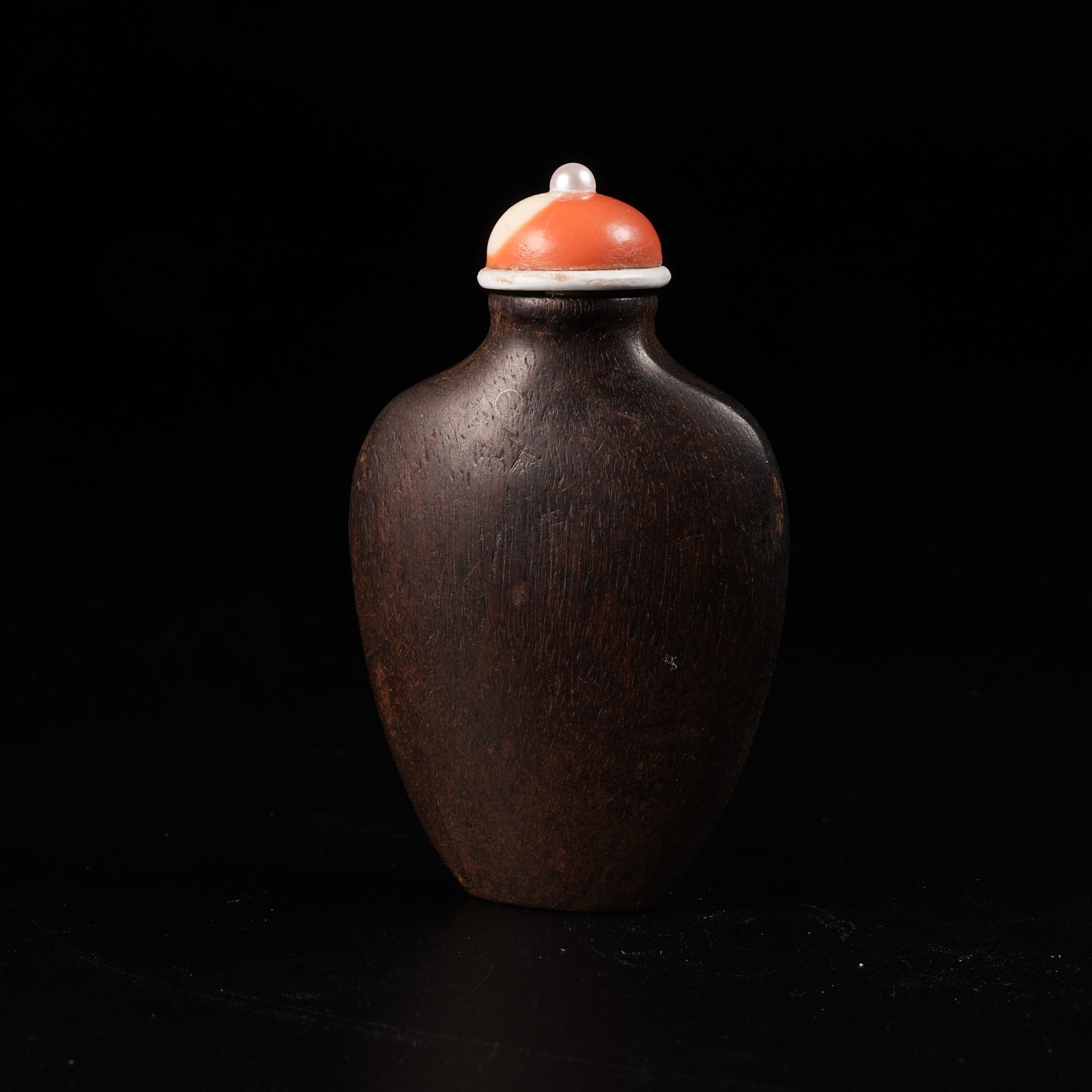 A QI’NAN AGARWOOD SNUFF BOTTLE (1 of 10)