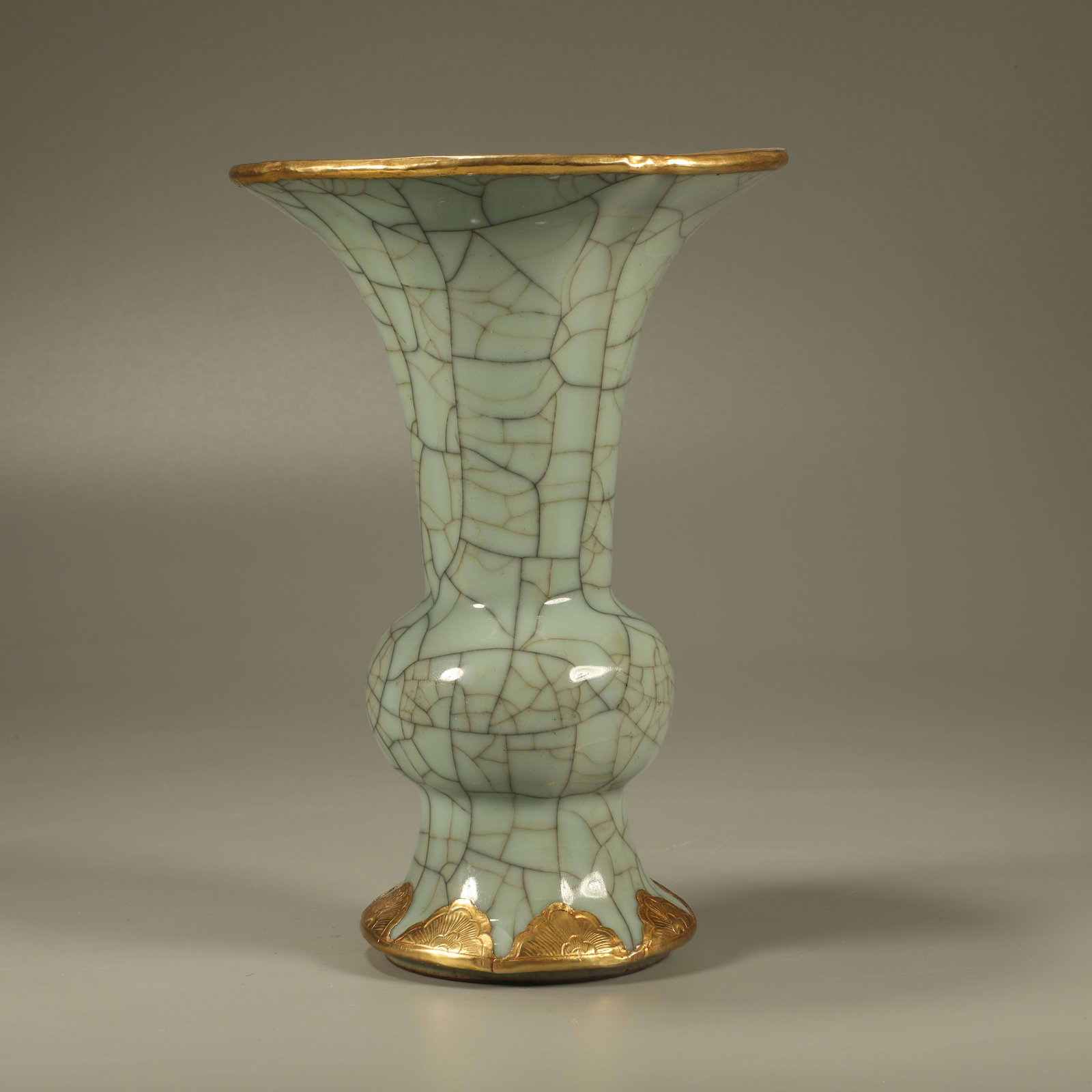 A OFFICIAL KILN CRACKLED RIM-WRAPPED GU VASE (1 of 6)