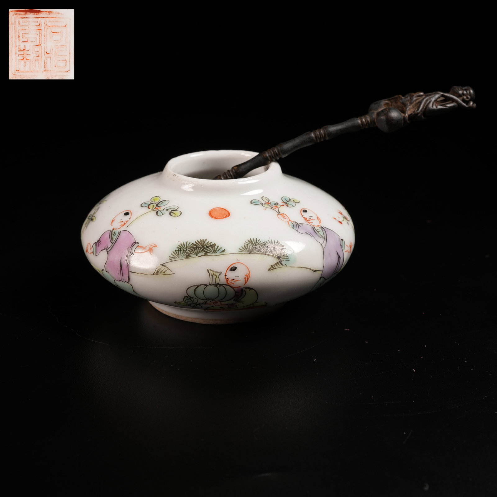 A FAMILLE-ROSE "CHILDREN AT PLAY" WATER DROPPER (1 of 8)