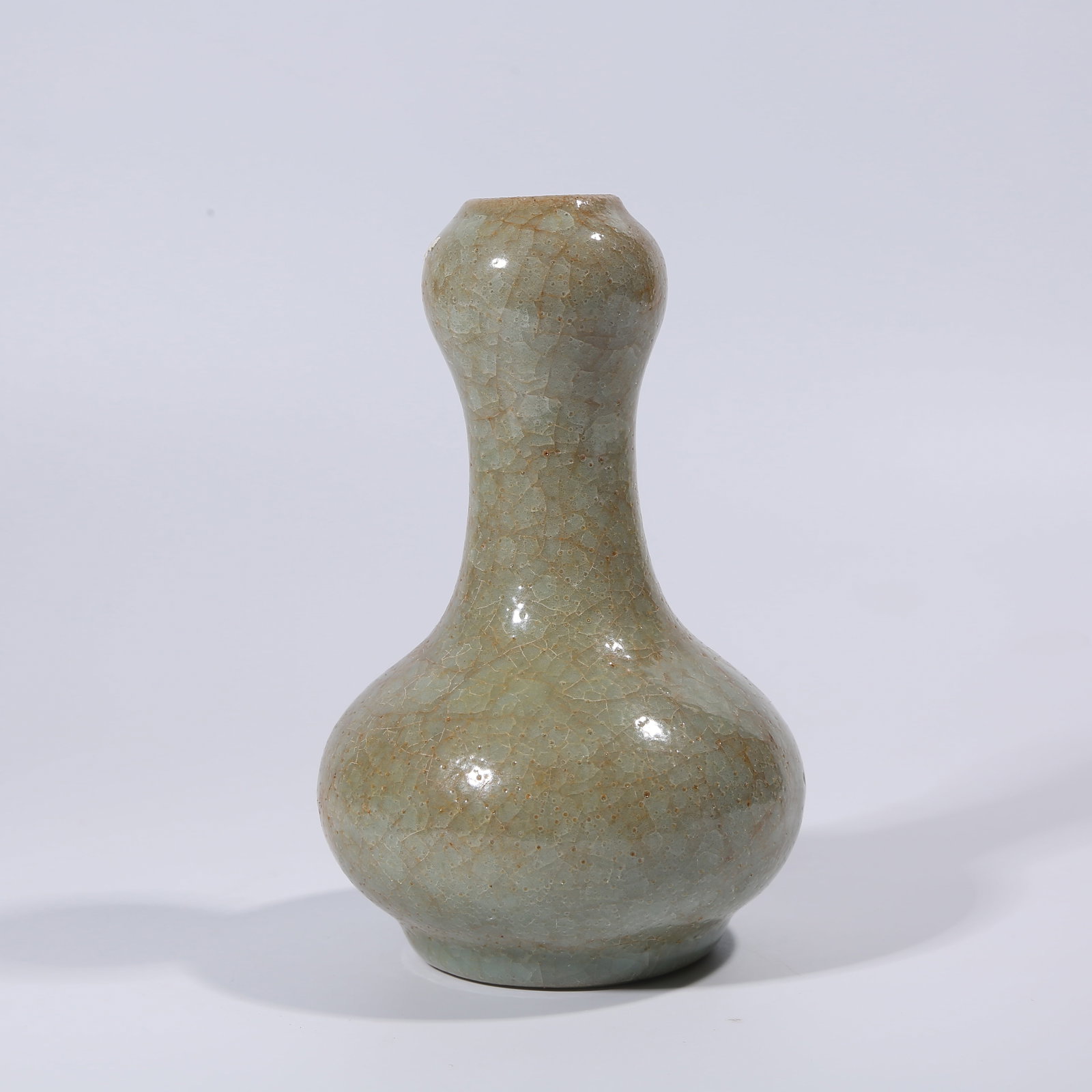A GUAN KILN GARLIC-HEAD VASE: Guan Kiln Garlic-Head Vase