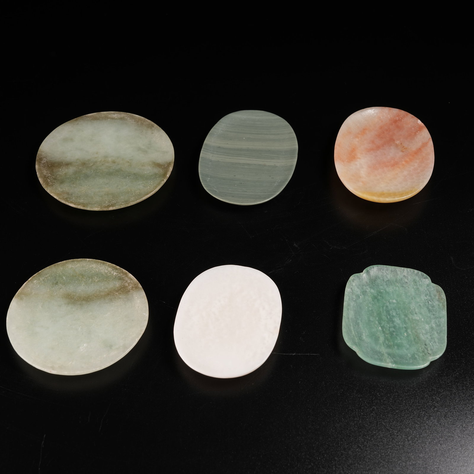 A SET OF SNUFF DISHES: Set of Snuff Dishes