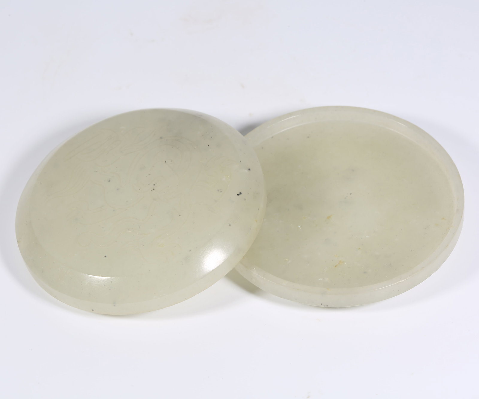 A HETIAN JADE POWDER BOX WITH DRAGON MOTIF (1 of 10)