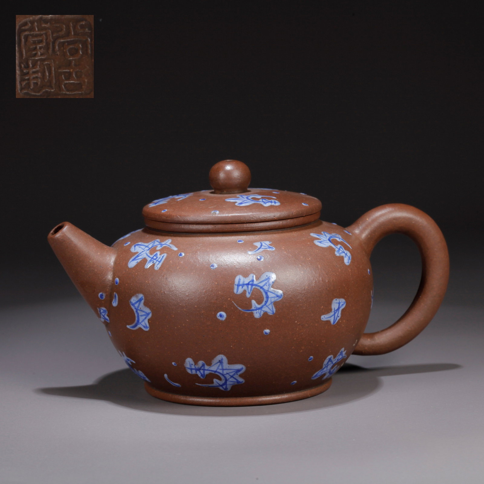 A PURPLE CLAY (ZISHA) TEAPOT (1 of 9)