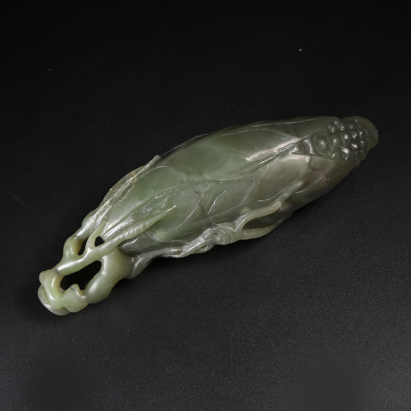 A HETIAN GREEN JADE CORN ORNAMENT: Hetian Green Jade Corn Ornament