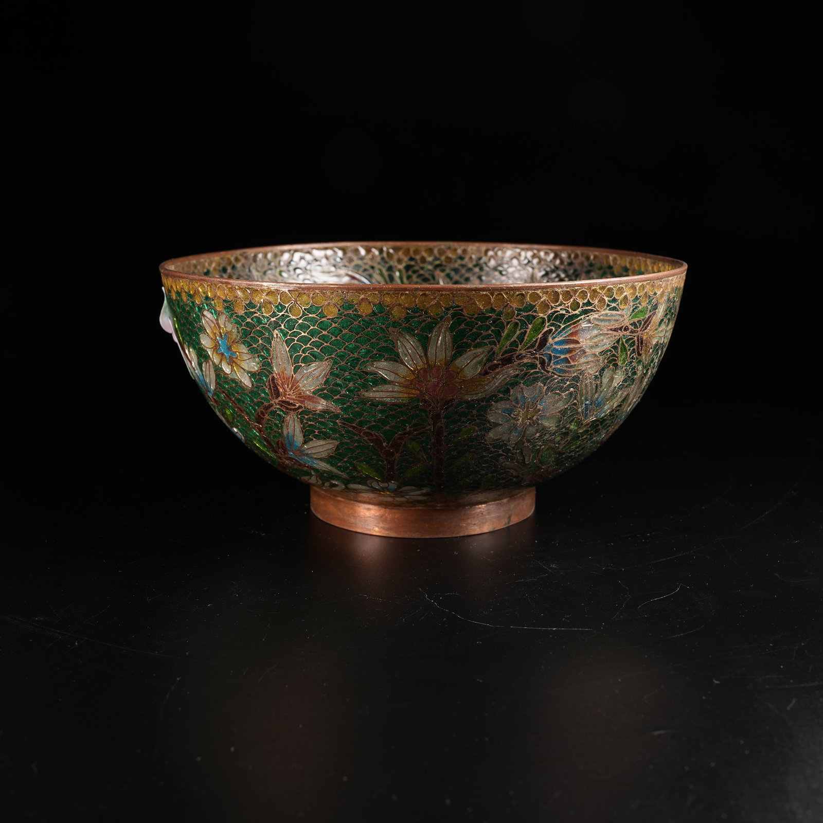 A LARGE CLOISONNÉ ENAMEL BOWL WITH FLORAL MOTIF ON BRONZE BODY (1 of 9)