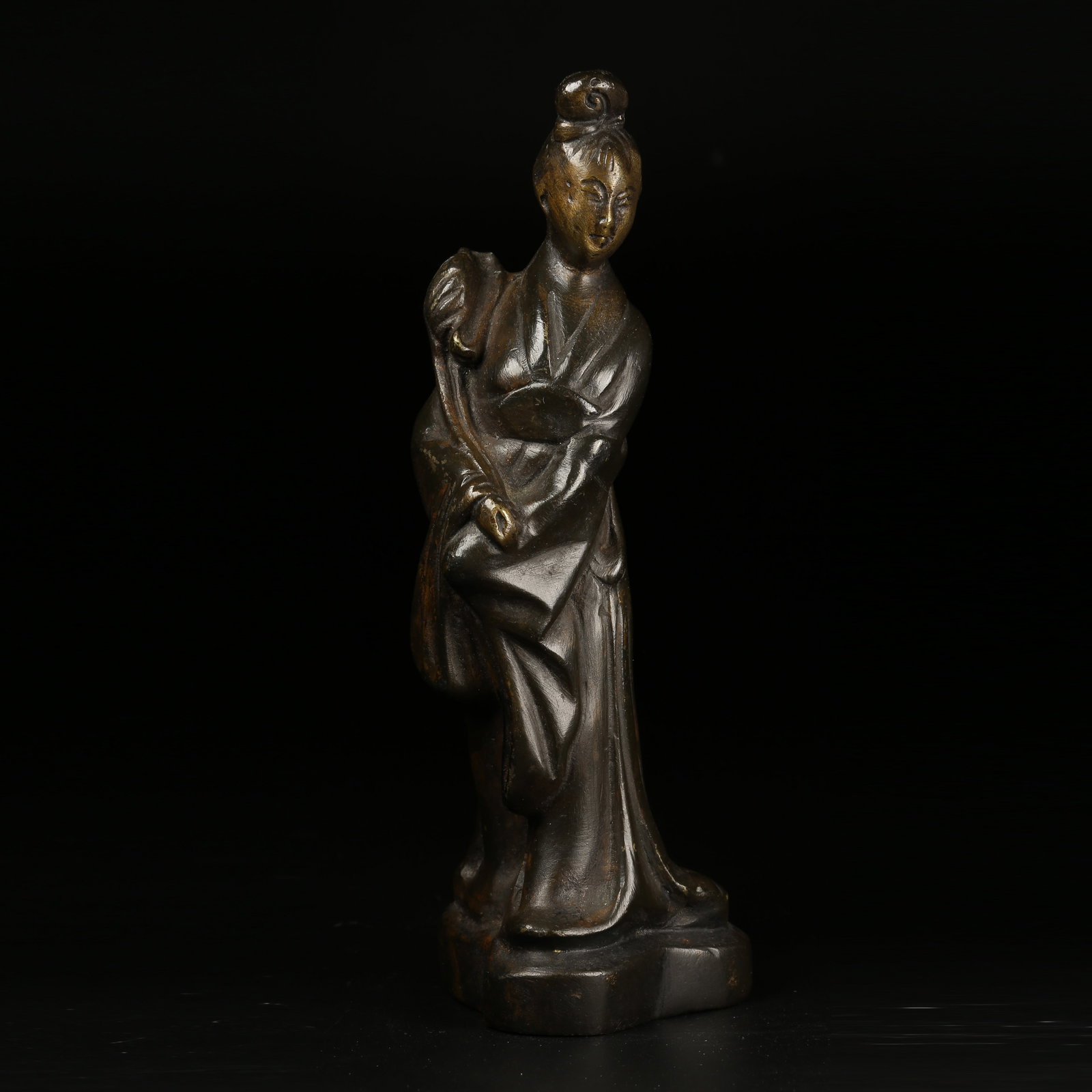 A BRONZE FIGURINE OF A COURT LADY (1 of 9)