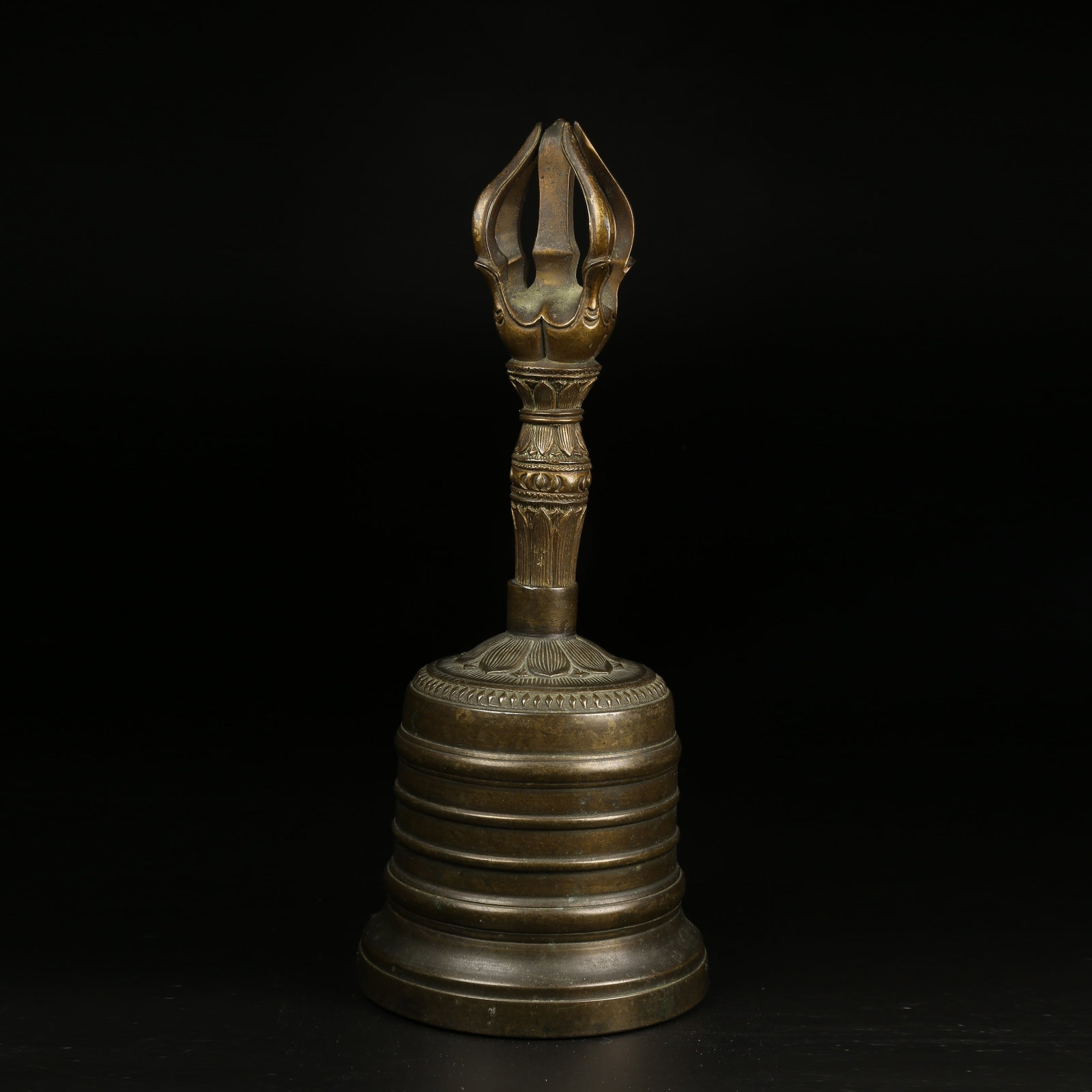 A BRONZE VAJRA BELL: Bronze Vajra Bell