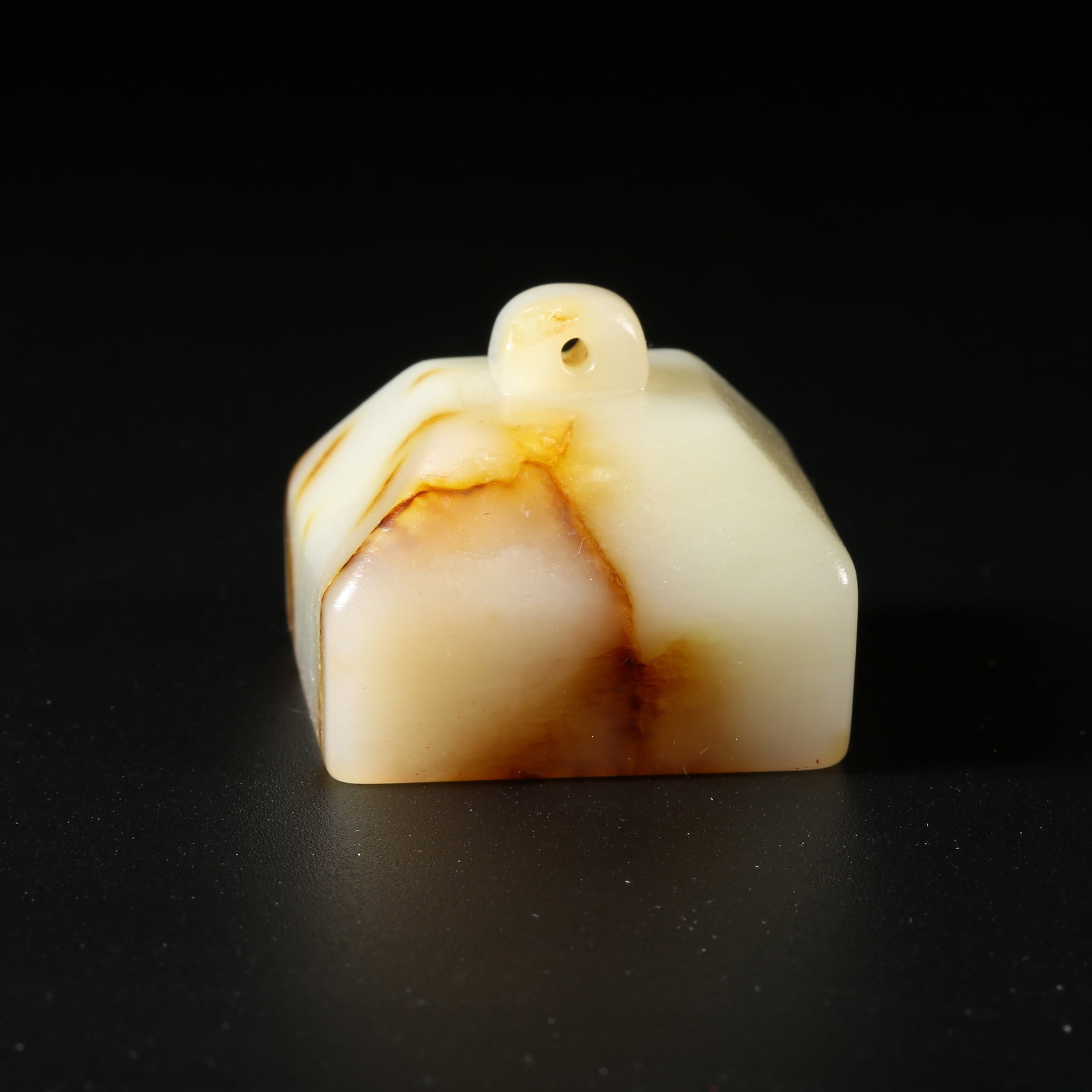 A HETIAN JADE SEAL WITH INVERTED-DOU BASE: Hetian Jade Seal with Inverted-Dou Base