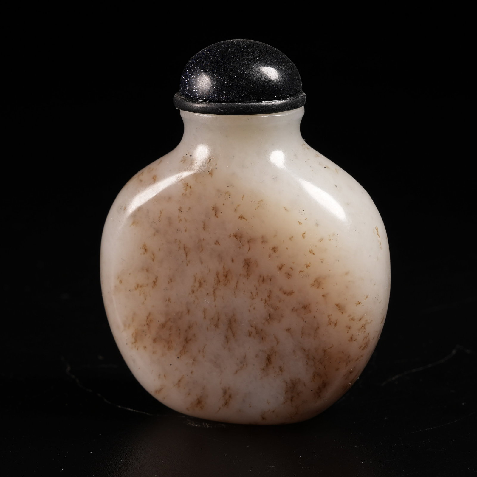 A HETIAN JADE SNUFF BOTTLE (1 of 9)