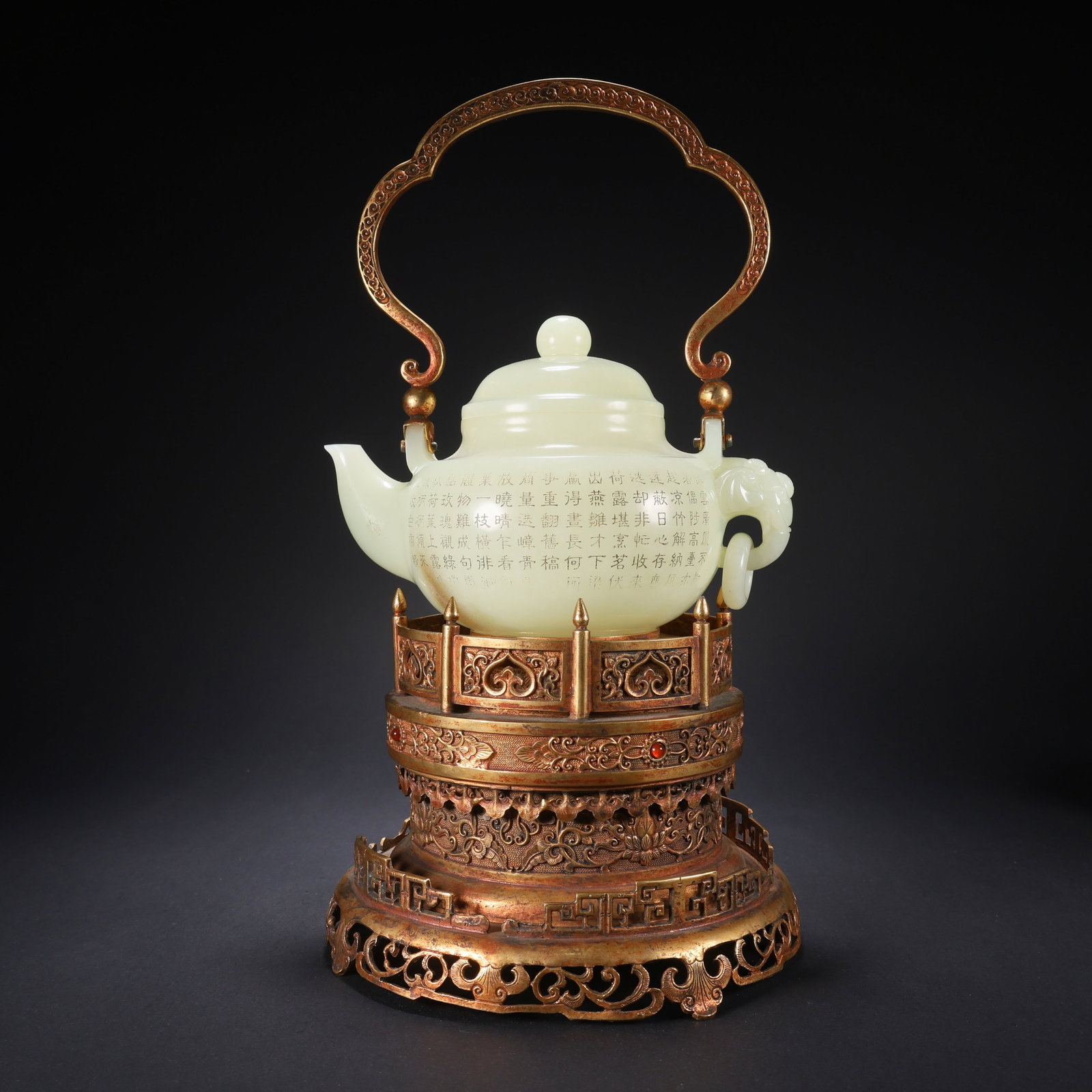 A HETIAN JADE GILT-BRONZE HANDLE WINE POT WITH POETRY INSCRIPTION ON BASE: Hetian Jade Gilt-Bronze Handle Wine Pot with Poetry Inscription on Base