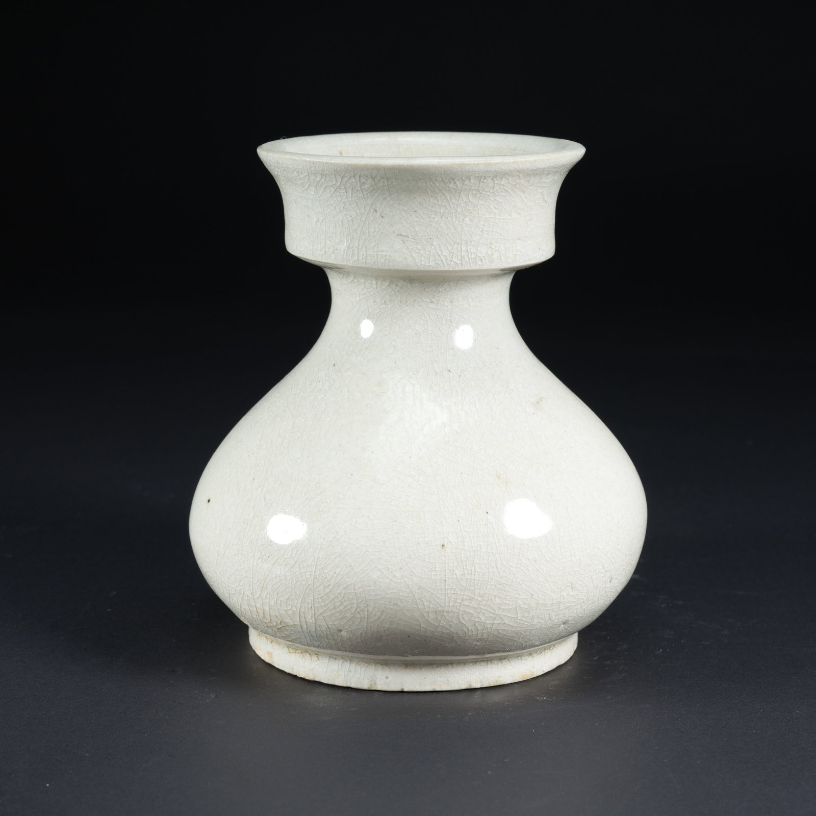 A WHITE-GLAZED SLAG CONTAINER (1 of 9)