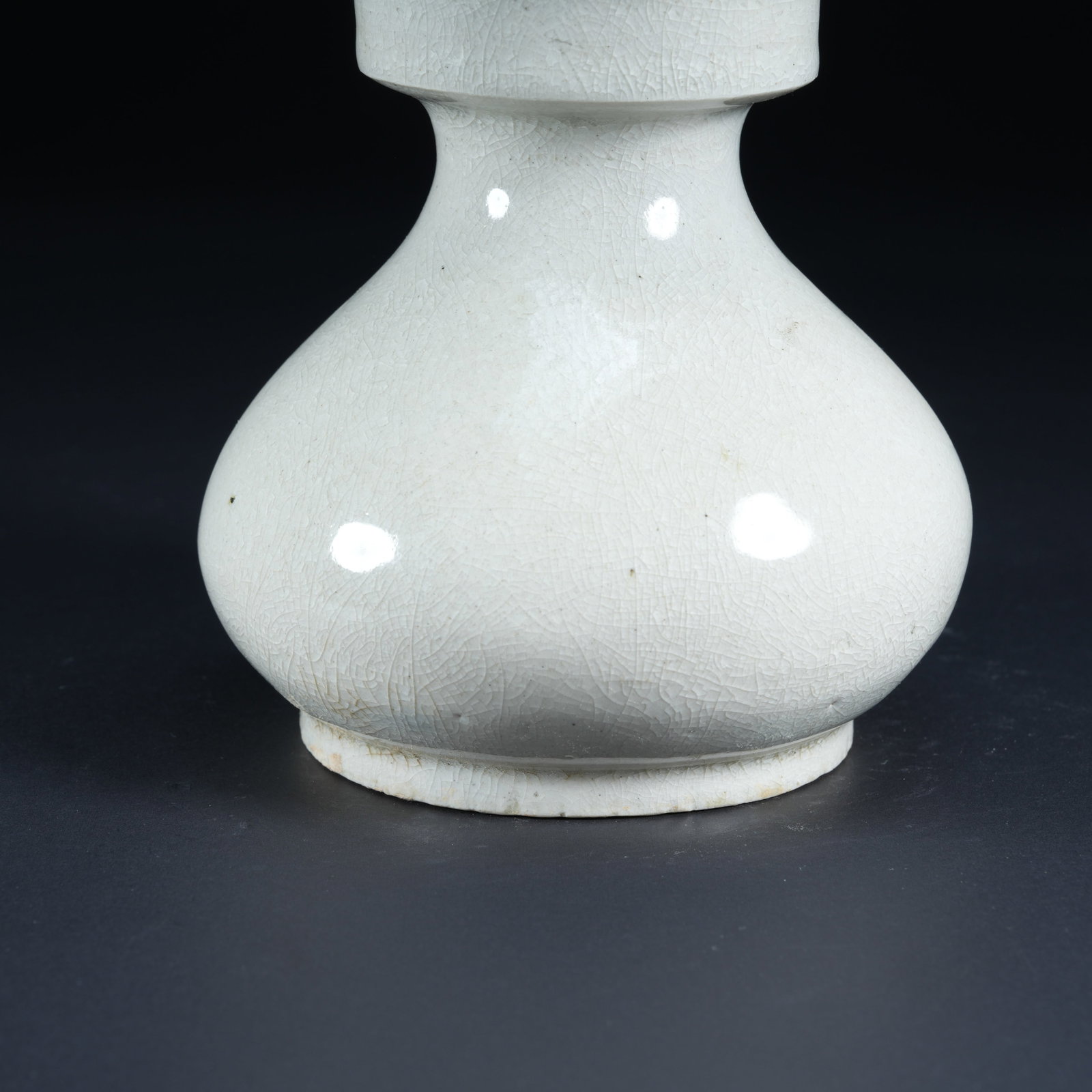 A WHITE-GLAZED SLAG CONTAINER - 3