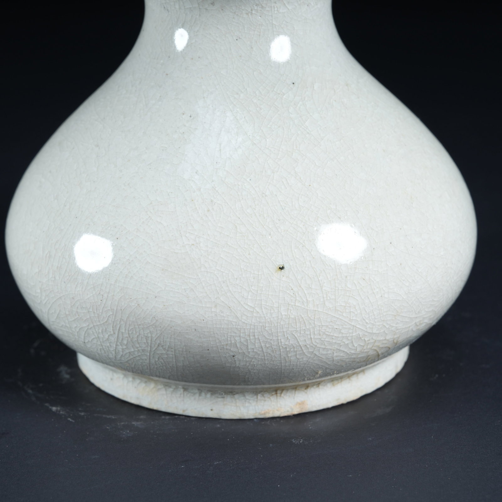 A WHITE-GLAZED SLAG CONTAINER - 4