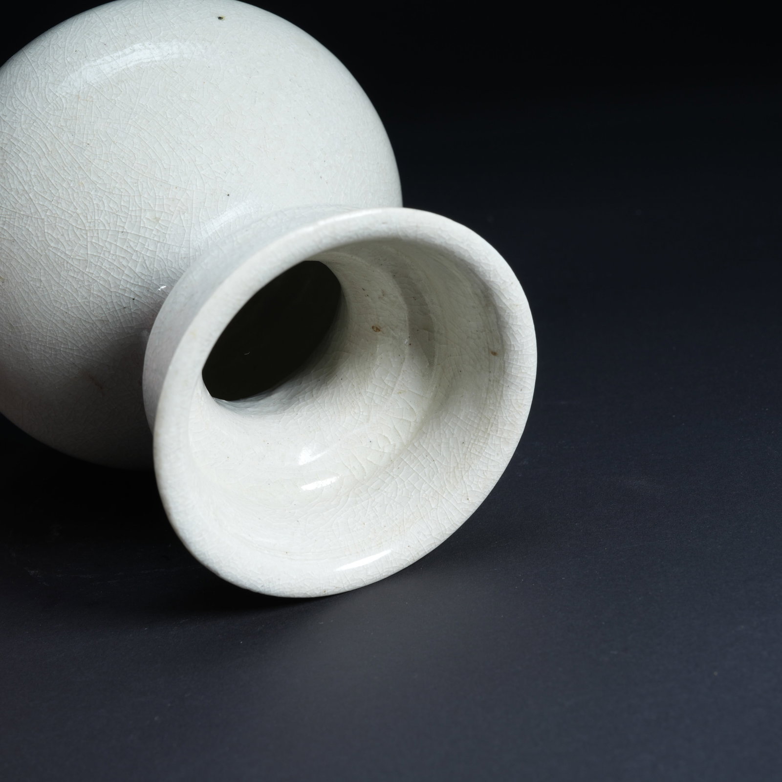 A WHITE-GLAZED SLAG CONTAINER - 8
