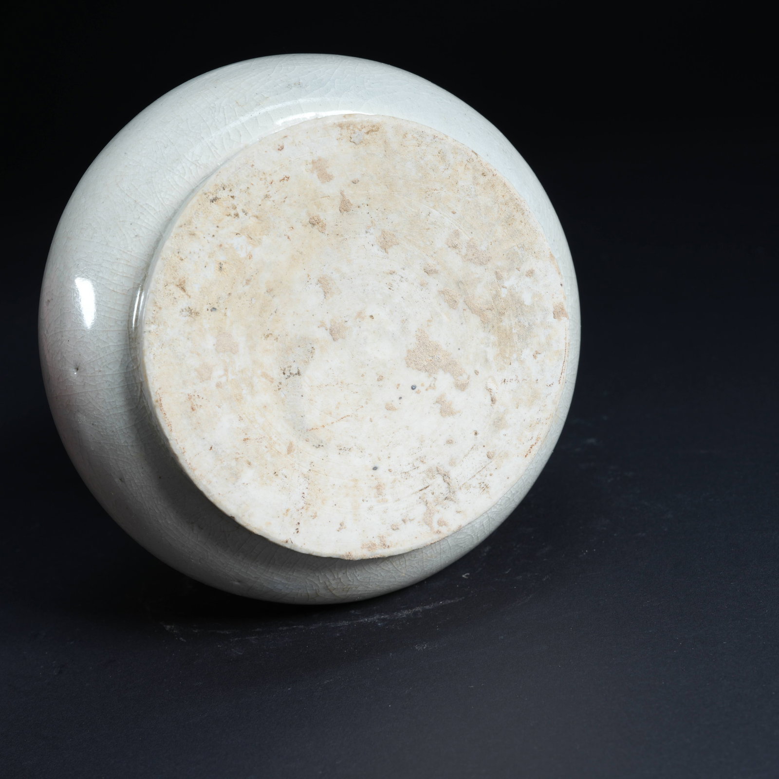 A WHITE-GLAZED SLAG CONTAINER - 9