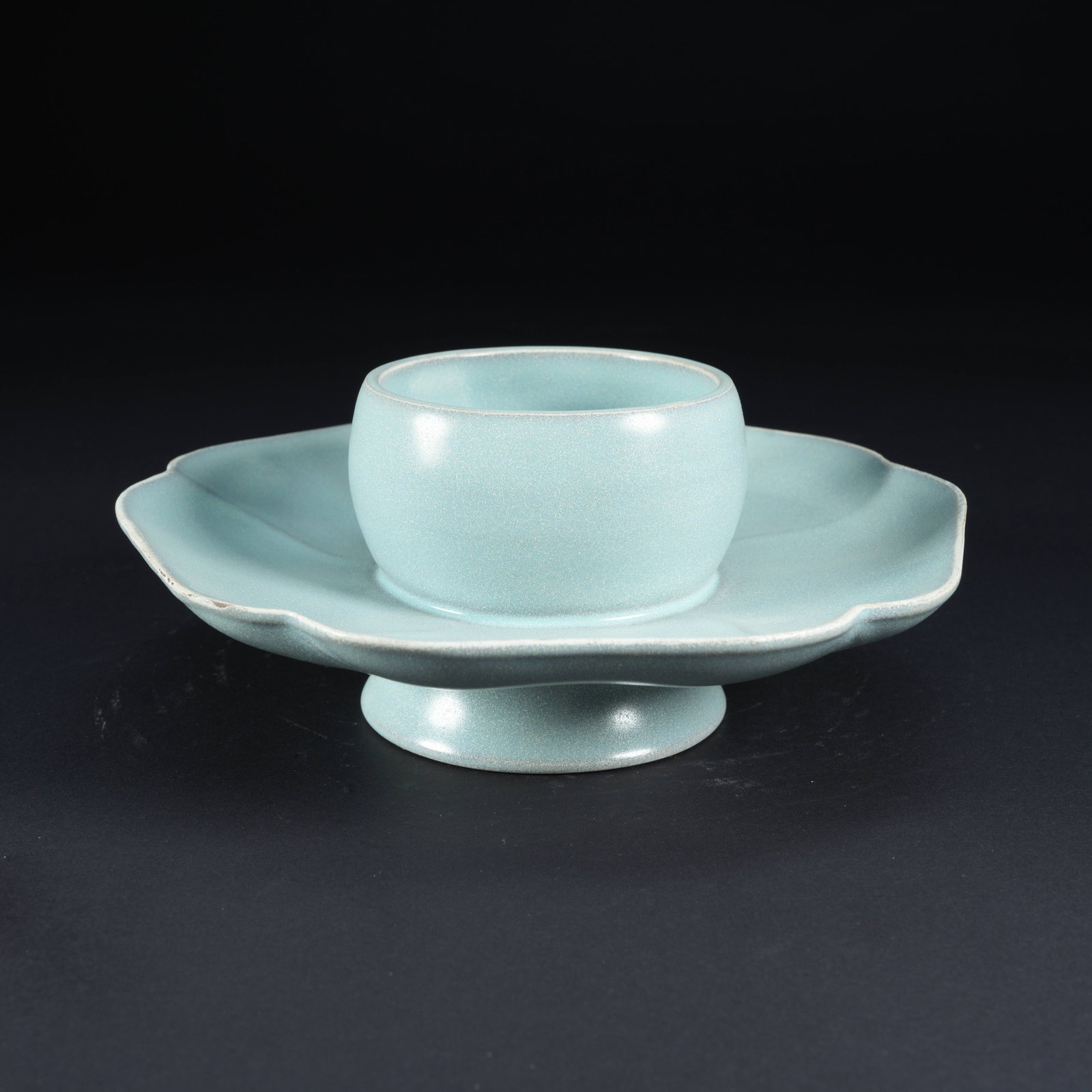 A RU KILN PETAL-SHAPED CANDLESTICK: Ru Kiln Petal-Shaped Candlestick
