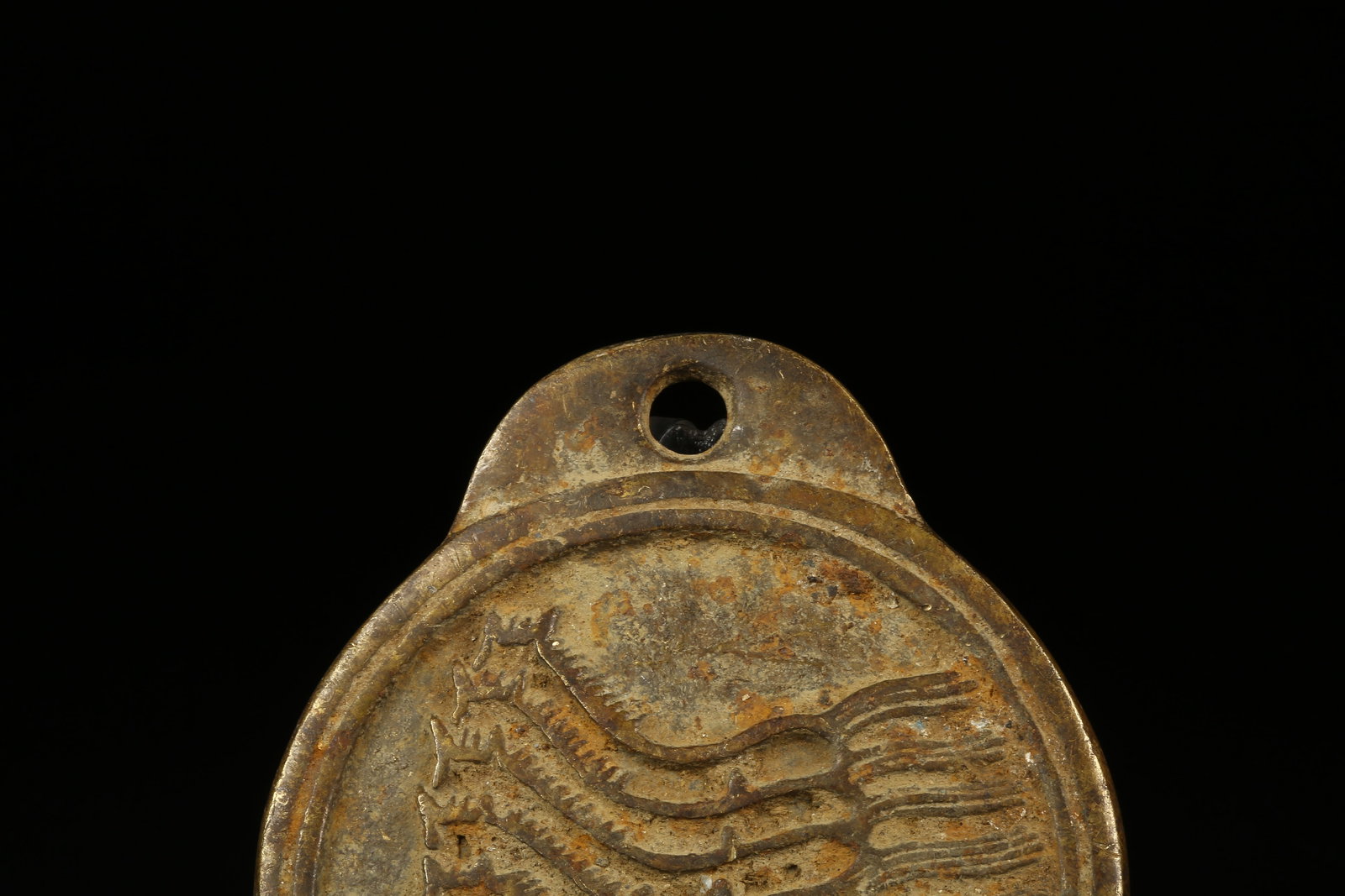A BRONZE SEAL-PATTERN TOKEN - 2