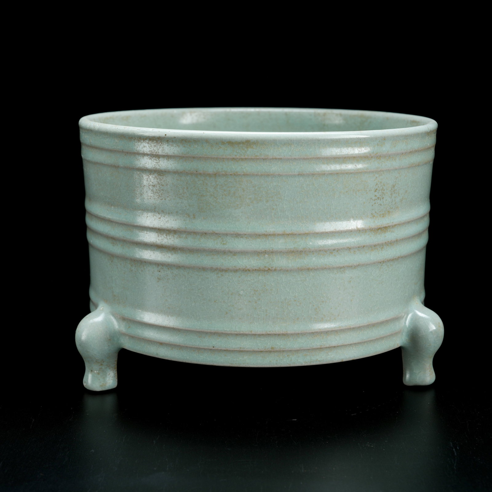 A RU KILN THREE-LEGGED INCENSE BURNER WITH STRING PATTERN: Ru Kiln Three-Legged Incense Burner with String Pattern