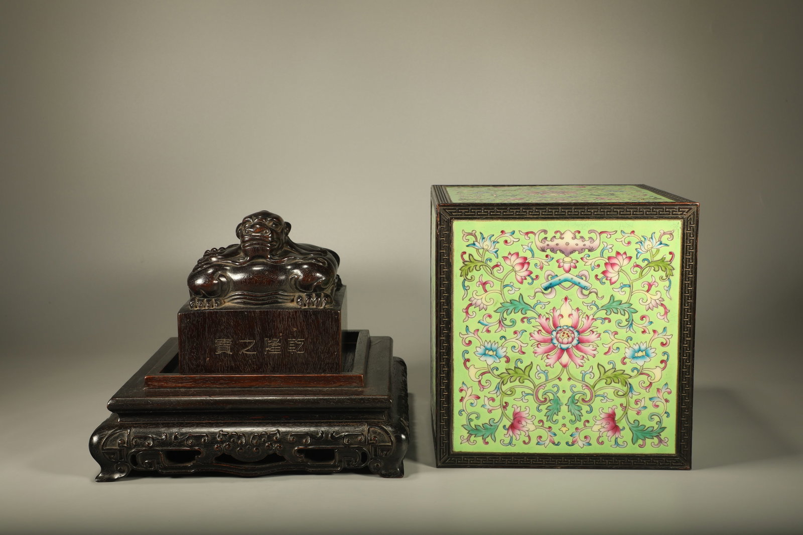 A SET OF RED SANDALWOOD SEAL BOXES INLAID WITH PORCELAIN PLAQUE AND INTERLOCKING FLORAL PATTERN (1 of 6)