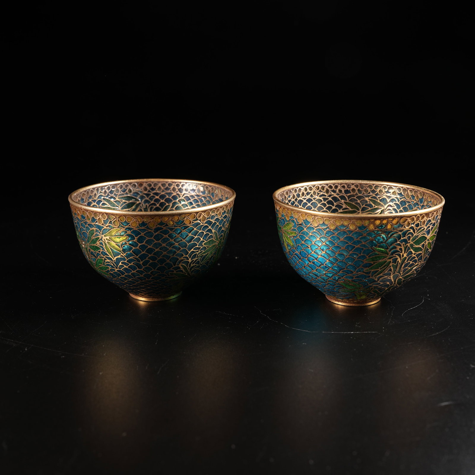 A SET OF CLOISONNÉ ENAMEL CUPS WITH FLORAL MOTIF ON BRONZE BODY: Set of Cloisonné Enamel Cups with Floral Motif on Bronze Body