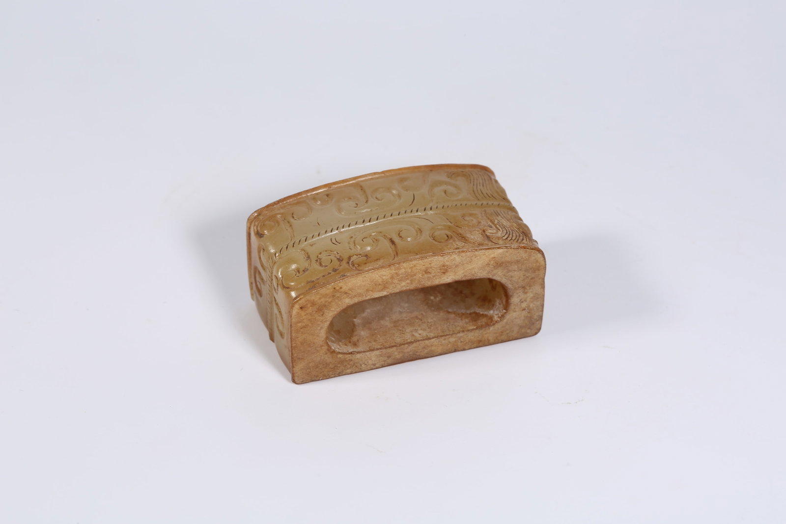 A ANCIENT JADE SWORD FITTING WITH INTERLINKED CLOUD MOTIF - 3