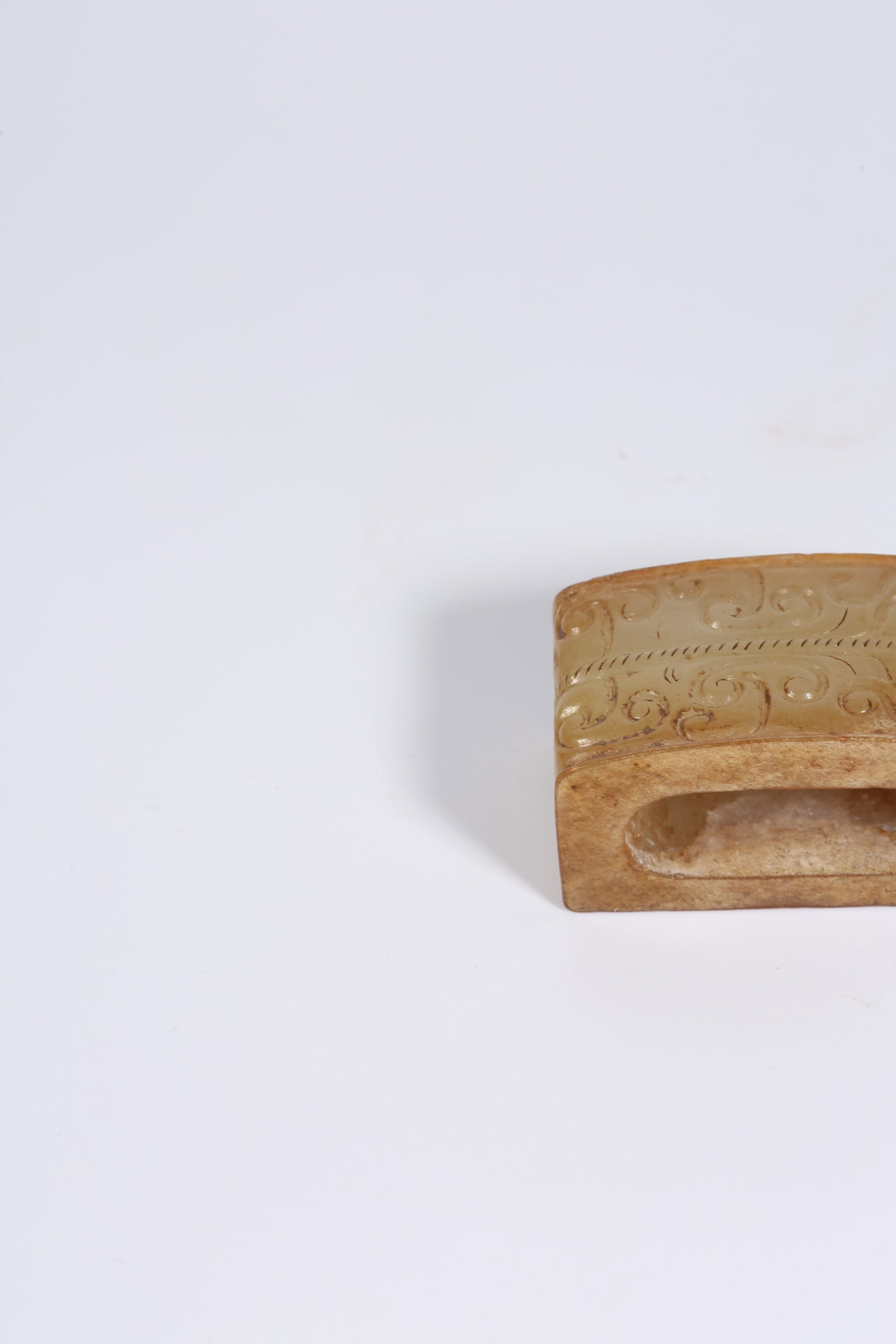A ANCIENT JADE SWORD FITTING WITH INTERLINKED CLOUD MOTIF - 6