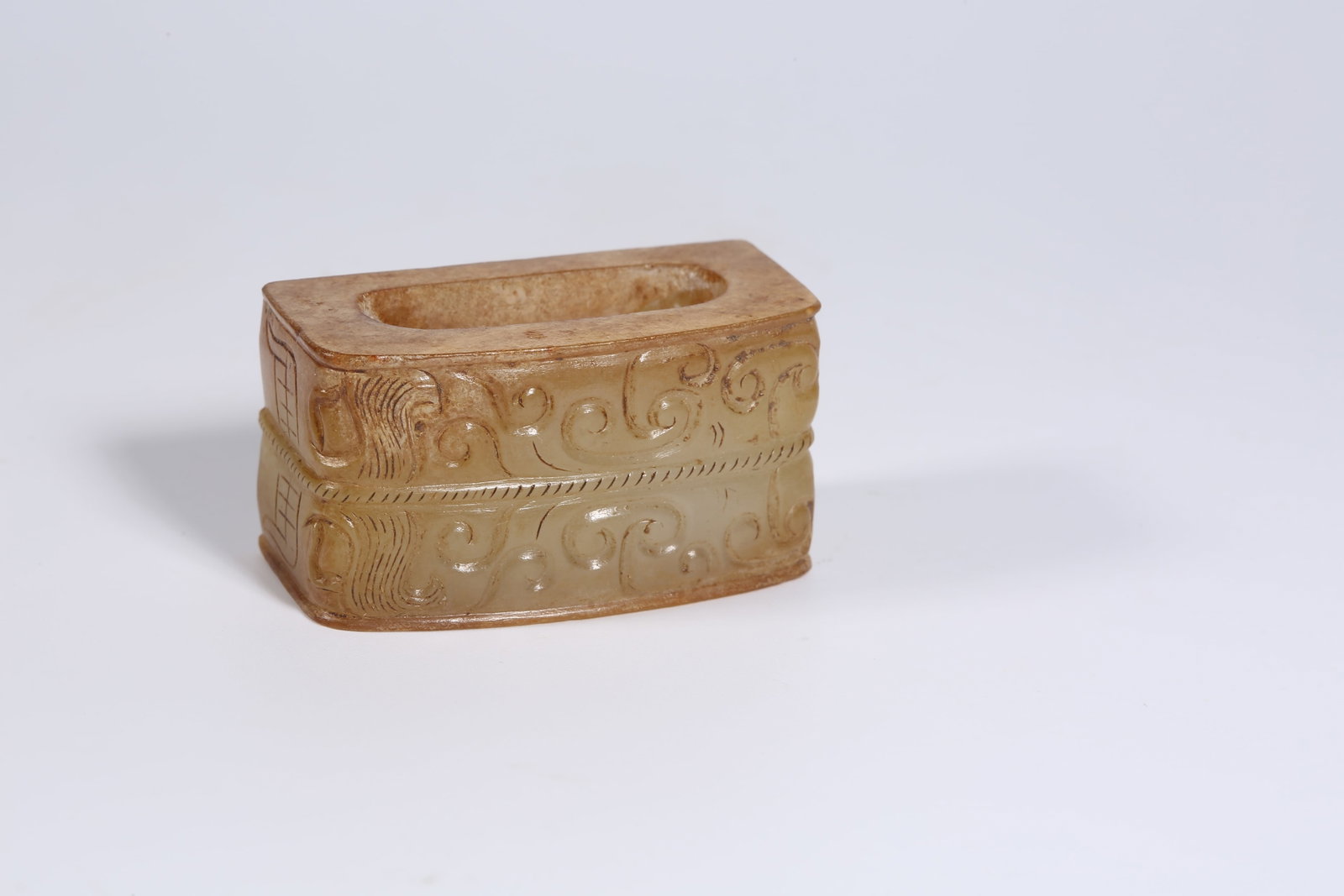 A ANCIENT JADE SWORD FITTING WITH INTERLINKED CLOUD MOTIF - 8