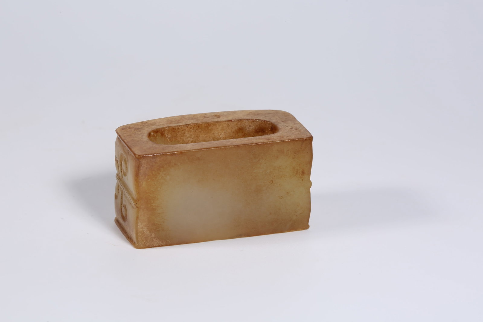 A ANCIENT JADE SWORD FITTING WITH INTERLINKED CLOUD MOTIF - 9