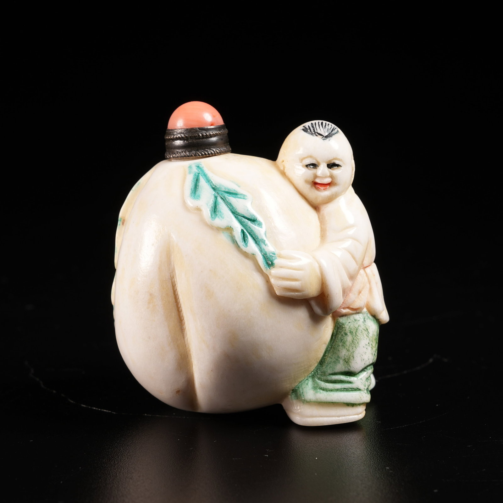 A POLYCHROME WOODEN SNUFF BOTTLE WITH "BOY OFFERING LONGEVITY" MOTIF: Polychrome Wooden Snuff Bottle with "Boy Offering Longevity" Motif