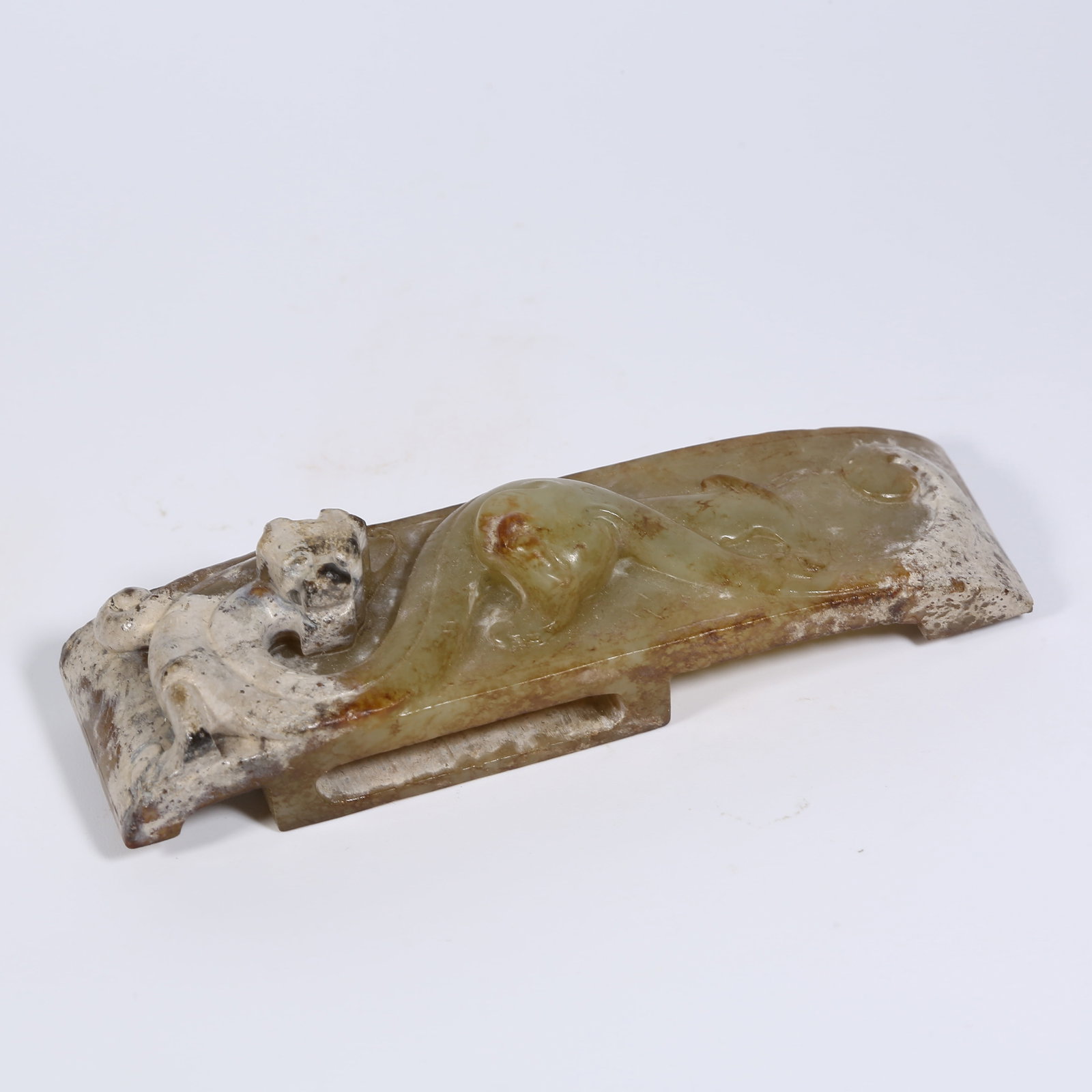 A ANCIENT JADE SWORD FITTING WITH CHI-DRAGON MOTIF (1 of 8)