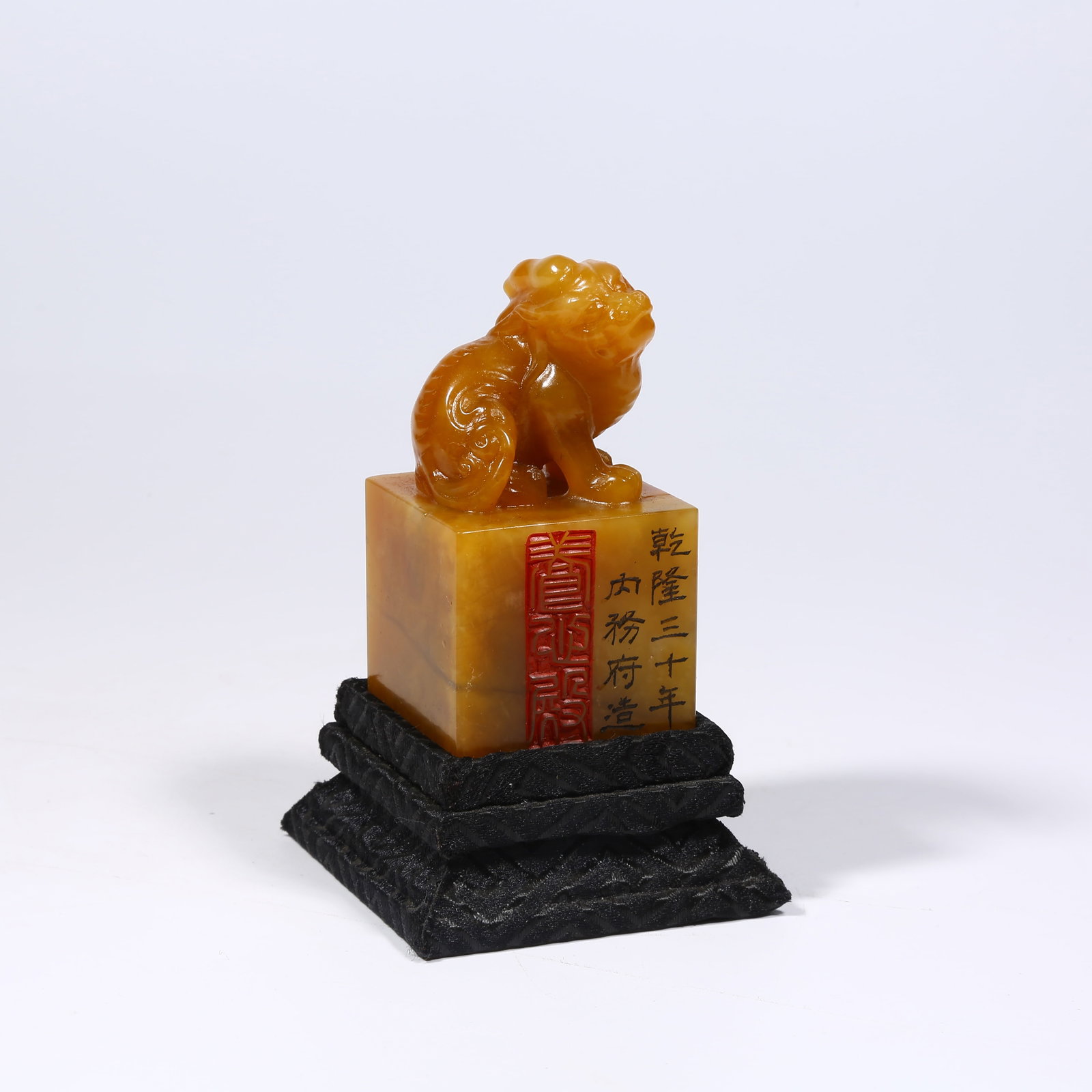 A SHOUSHAN TIANHUANG STONE SEAL WITH BEAST KNOB: Shoushan Tianhuang stone seal with beast knob