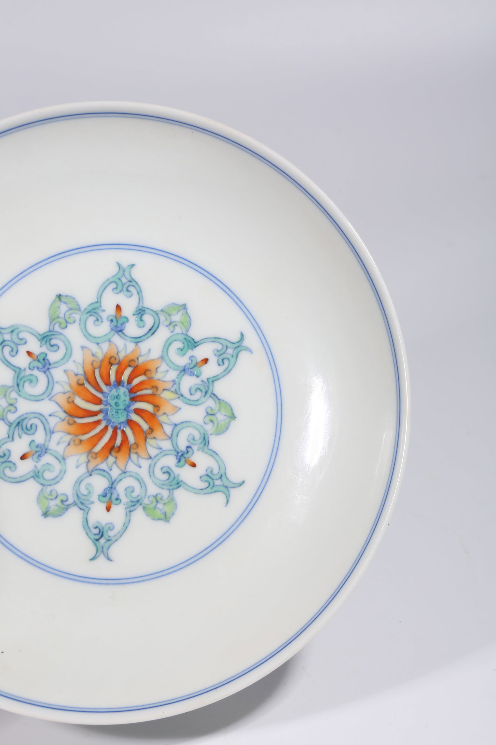 A SET OF DOUCAI INTERLOCKING PATTERN PLATES - 7