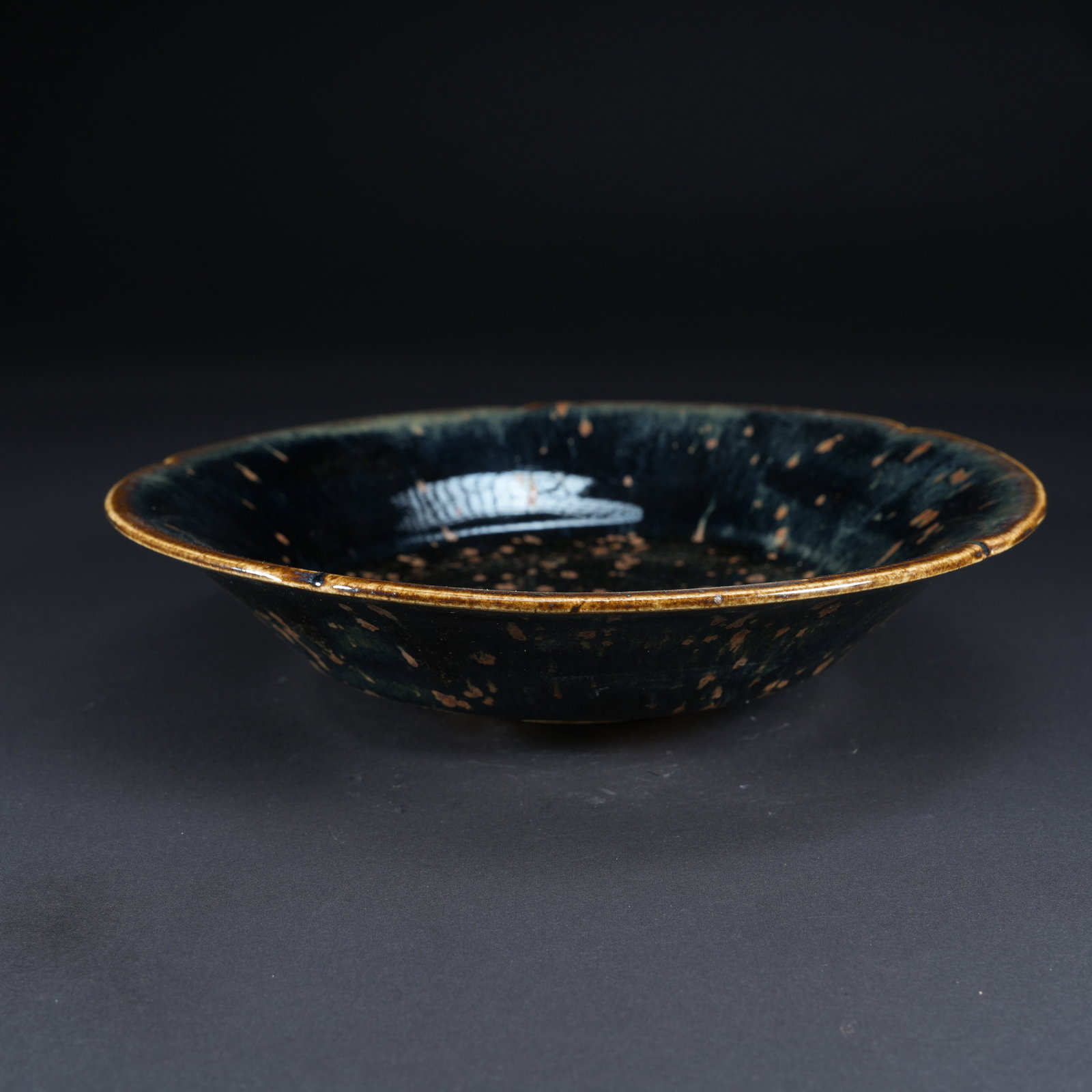 A BLACK-GLAZED OIL-DROP FLORAL-RIM PLATE (1 of 9)