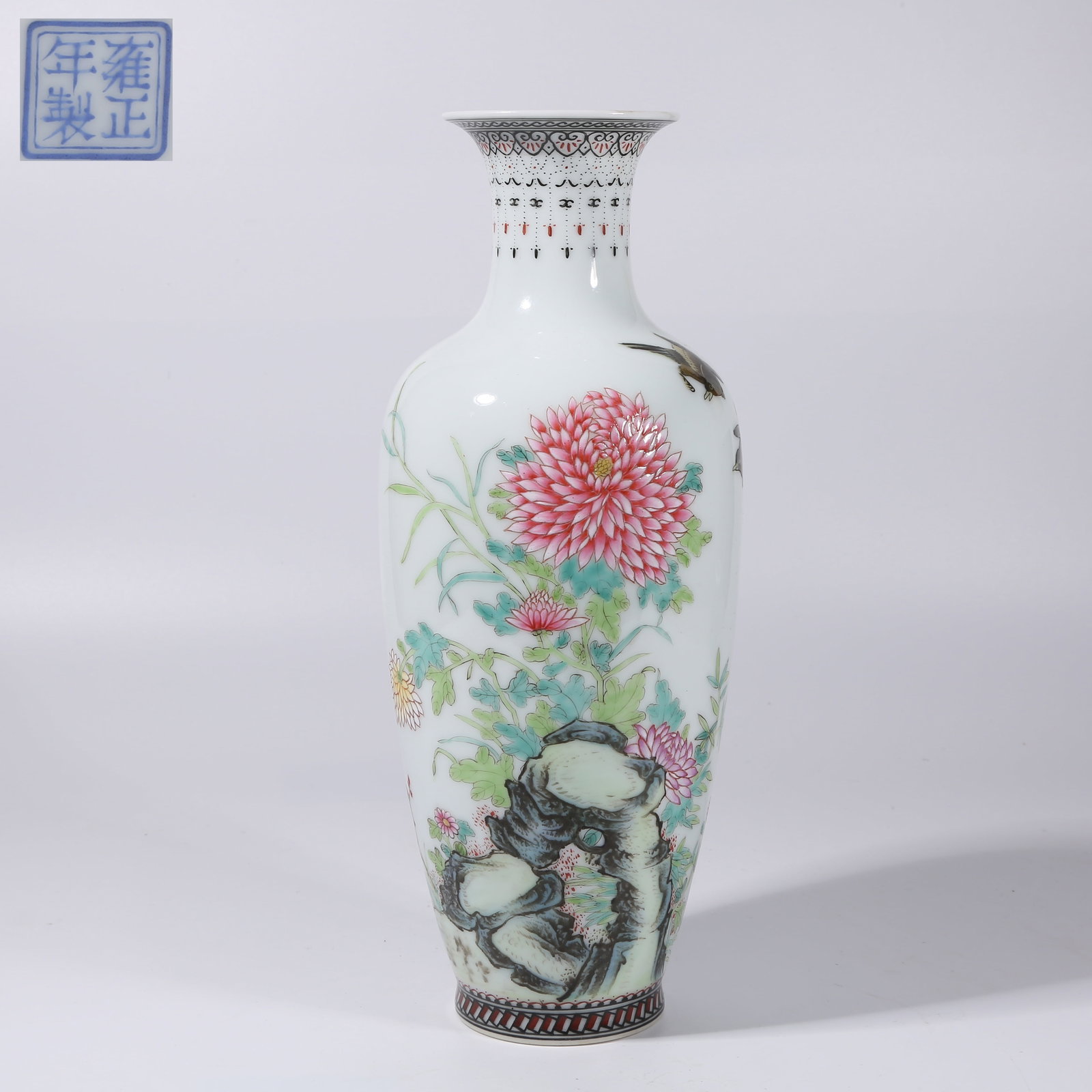 A FAMILLE ROSE FLORAL AND BIRD PATTERN VASE: Famille Rose Floral and Bird Pattern Vase