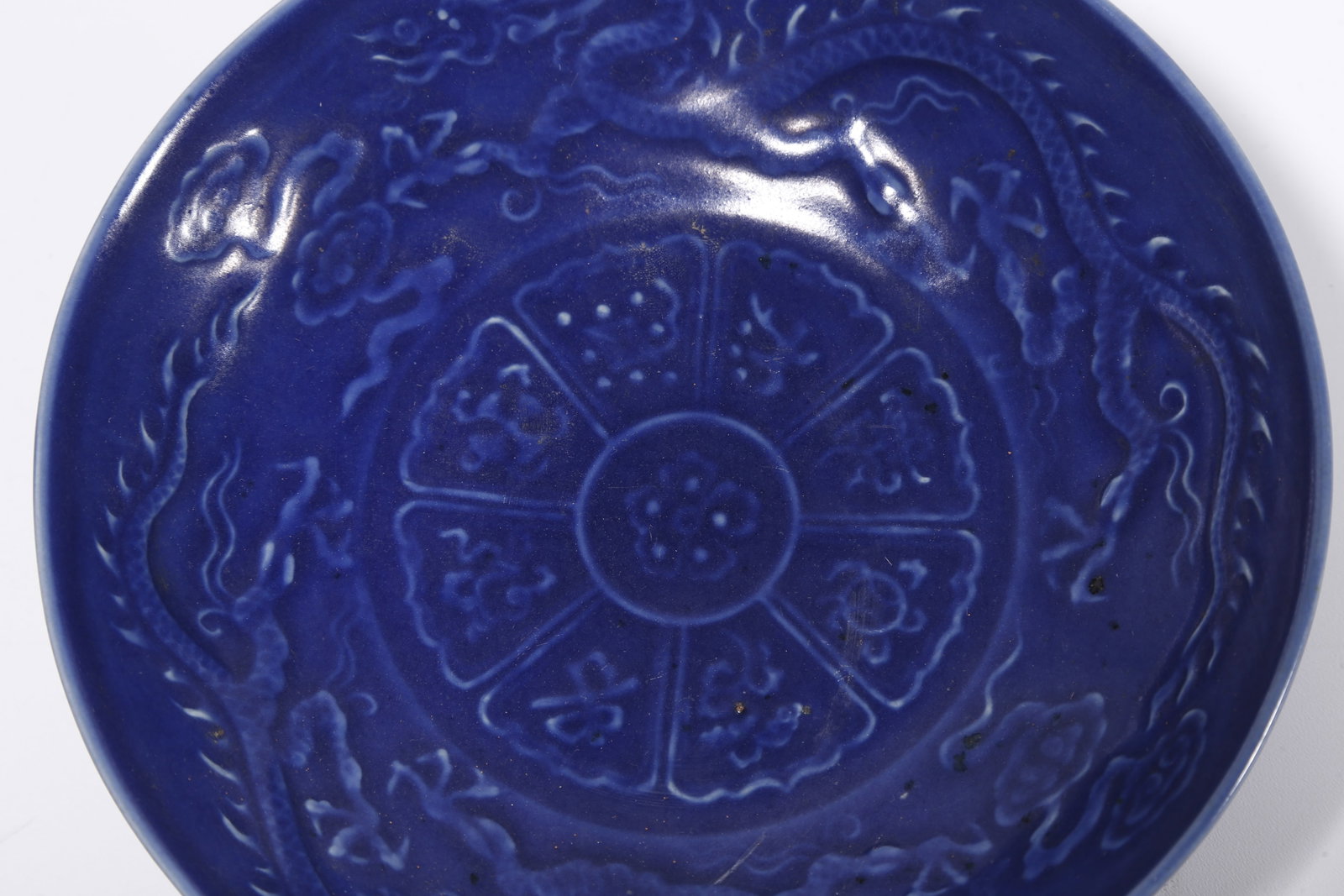 A BLUE GLAZED PLATE WITH CLOUD AND DRAGON PATTERN - 3