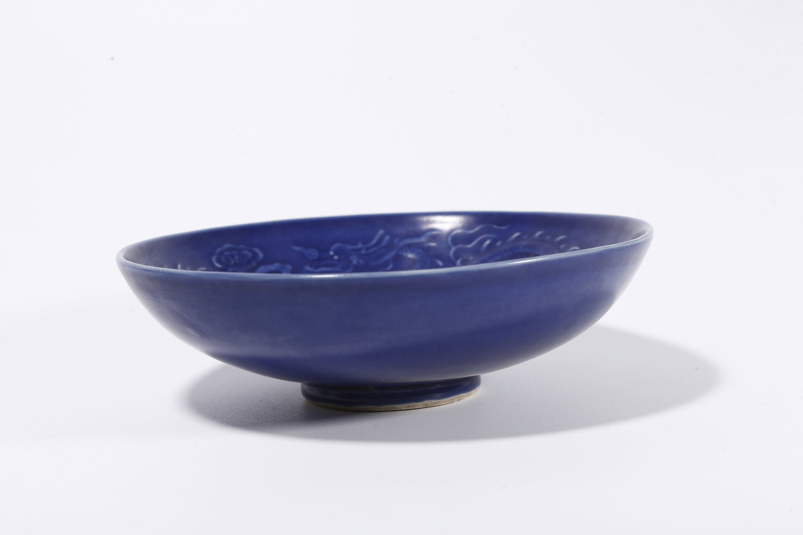 A BLUE GLAZED PLATE WITH CLOUD AND DRAGON PATTERN - 7