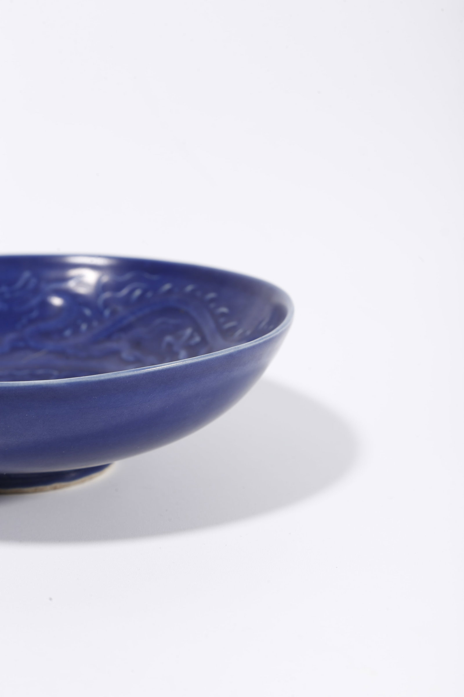 A BLUE GLAZED PLATE WITH CLOUD AND DRAGON PATTERN - 8